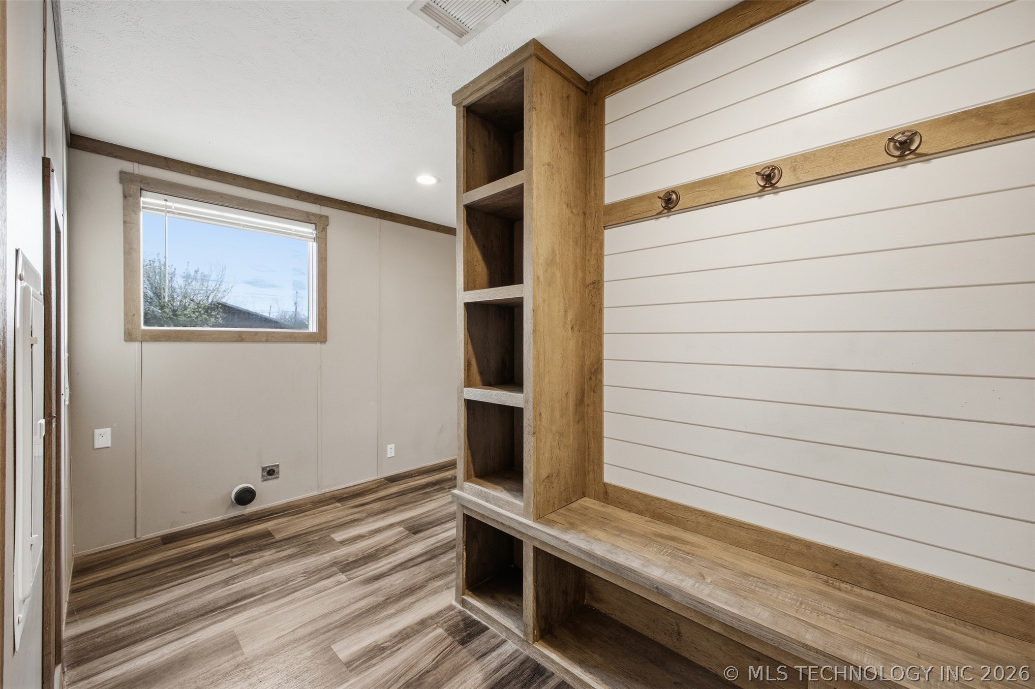 703 E Clyde Property Photo 21