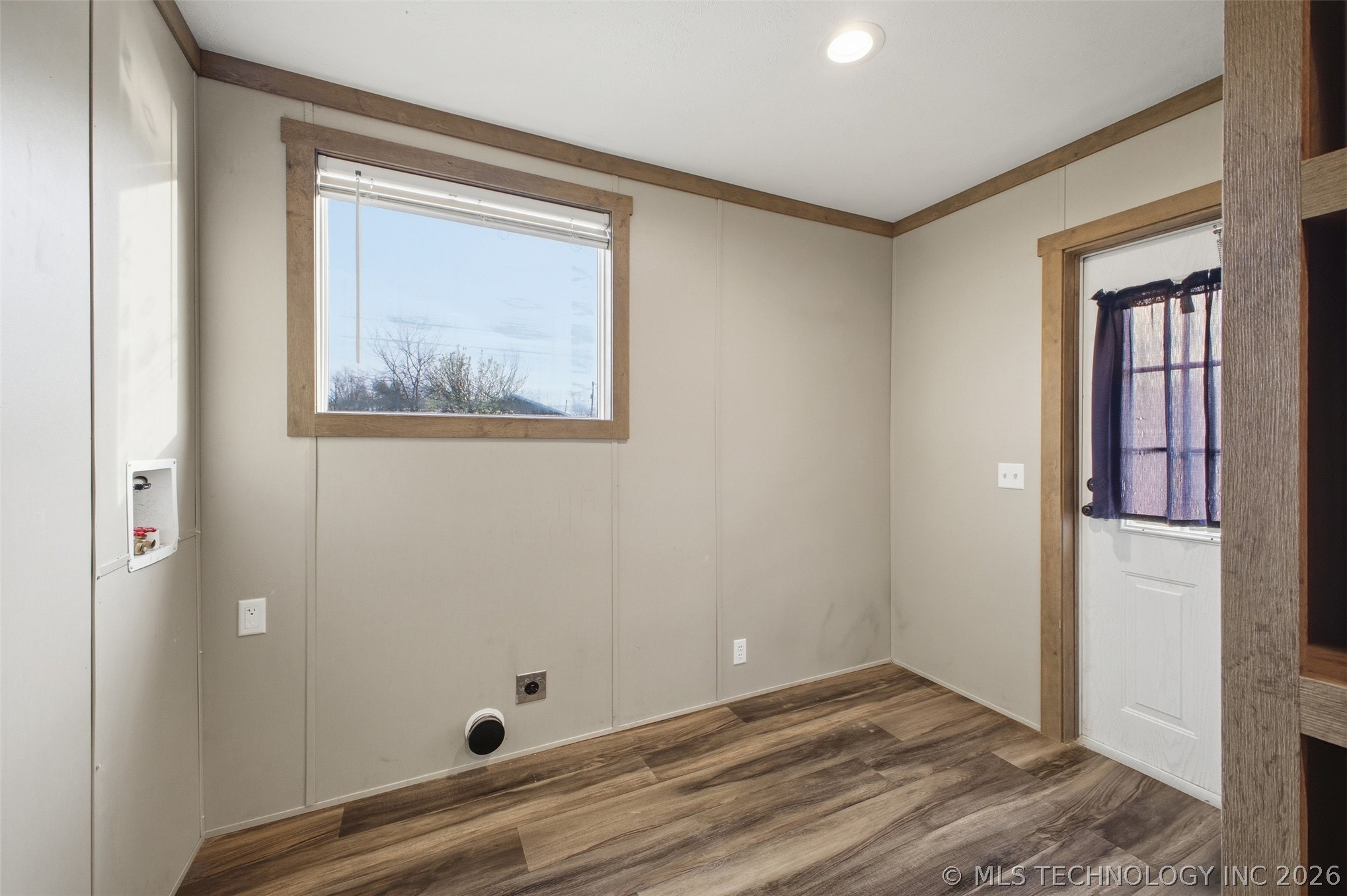 703 E Clyde Property Photo 23