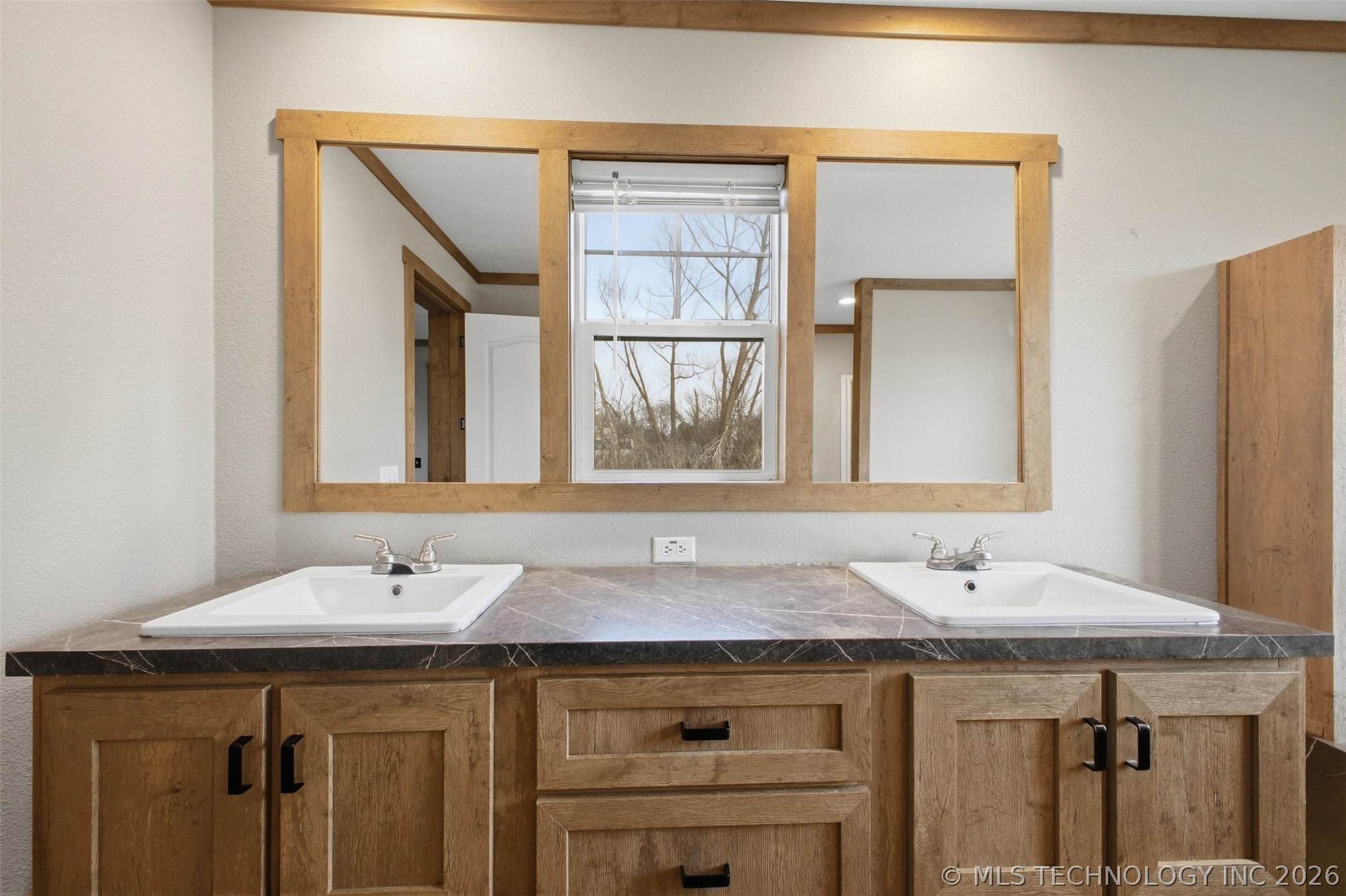 703 E Clyde Property Photo 33