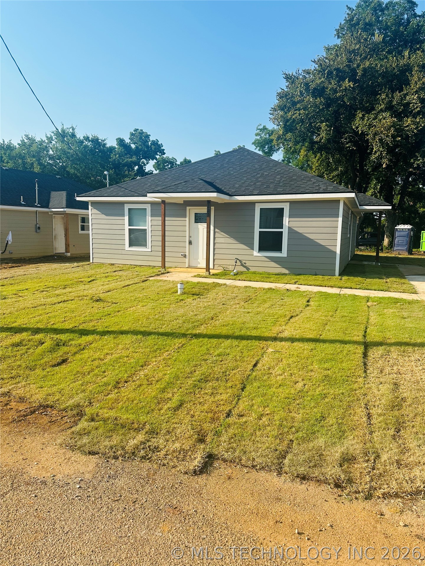 225 E Elm Street Property Photo 1