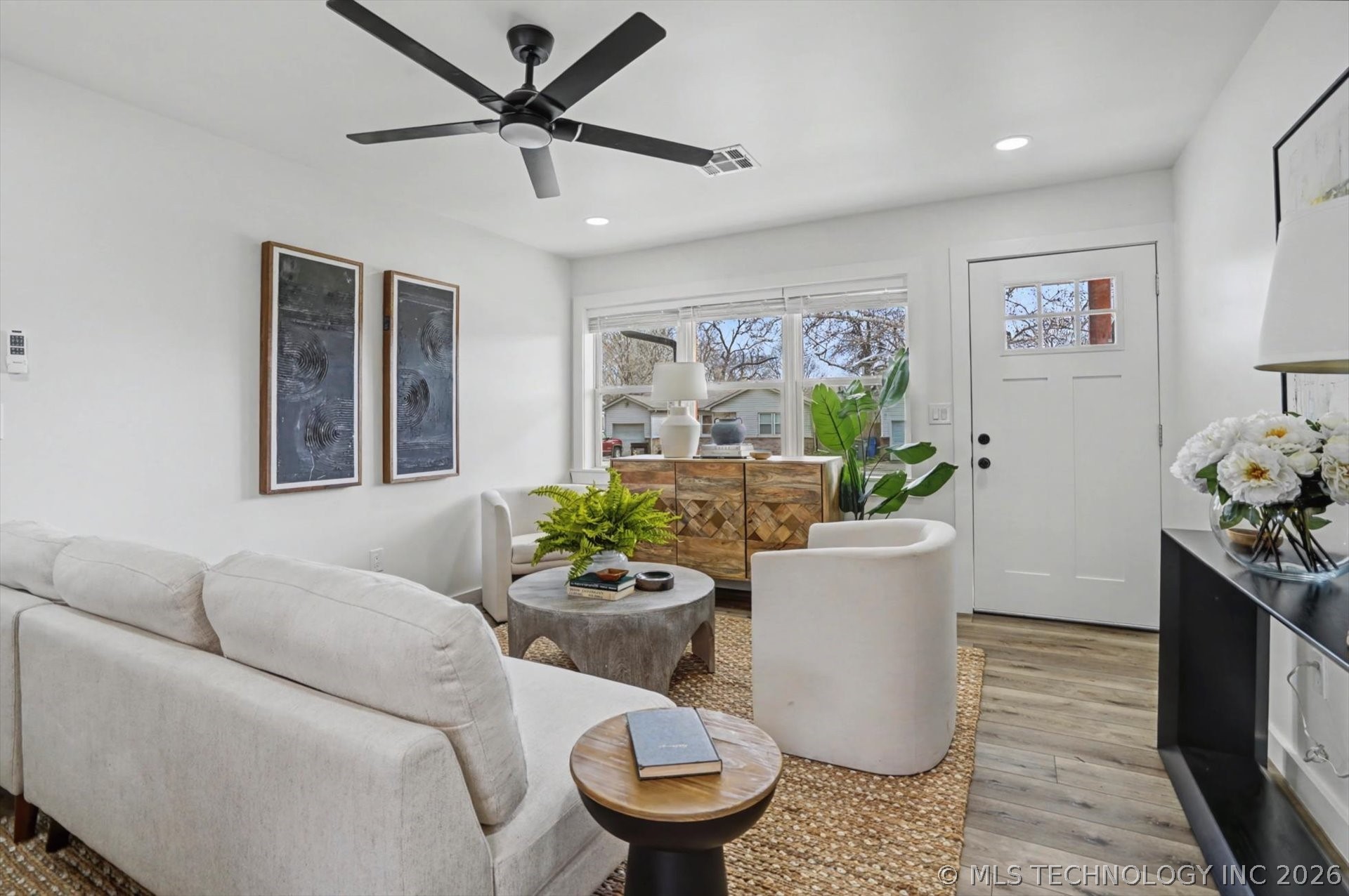 1834 S Hudson Avenue Property Photo 3