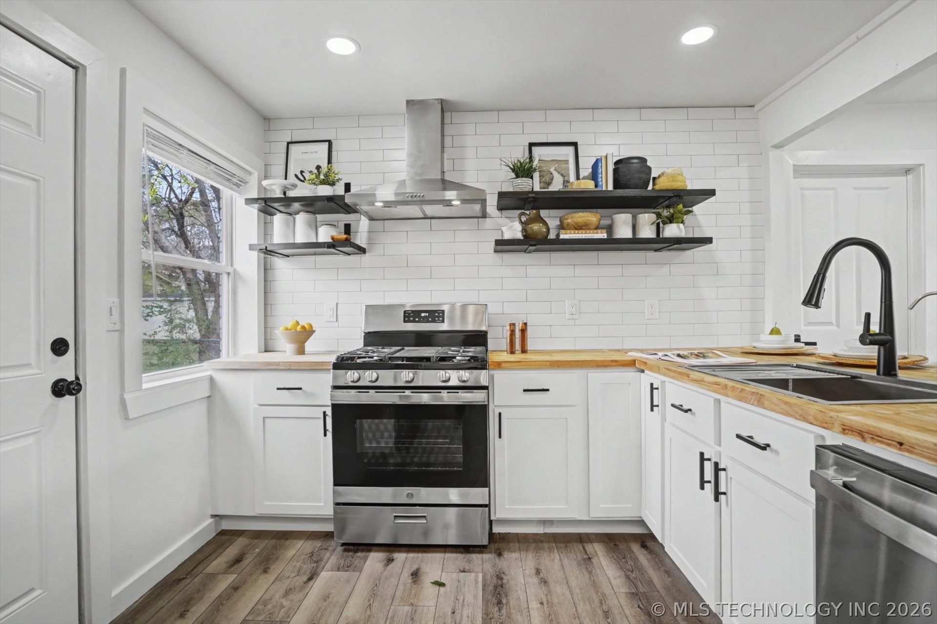1834 S Hudson Avenue Property Photo 10