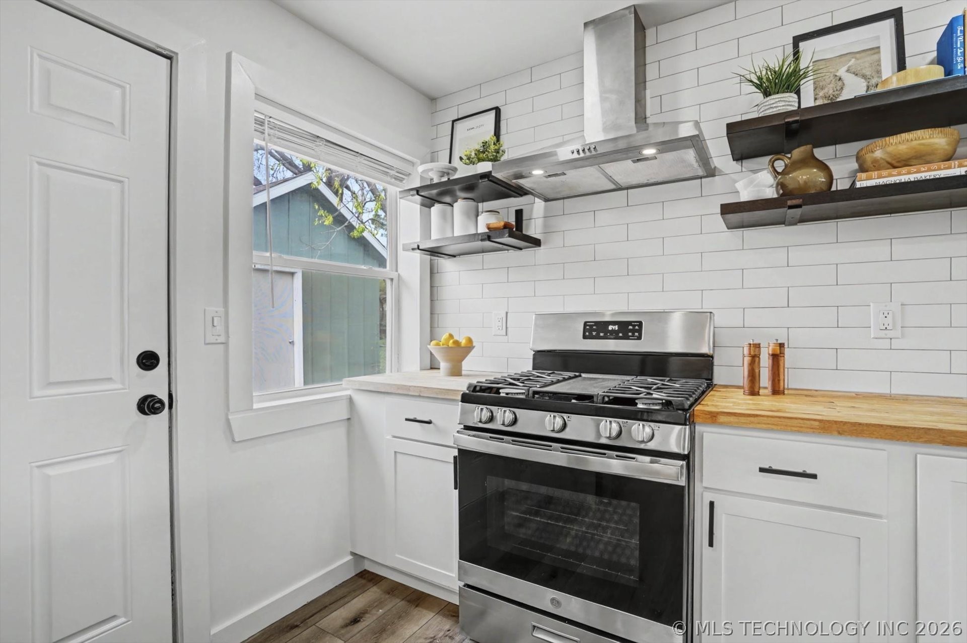 1834 S Hudson Avenue Property Photo 11