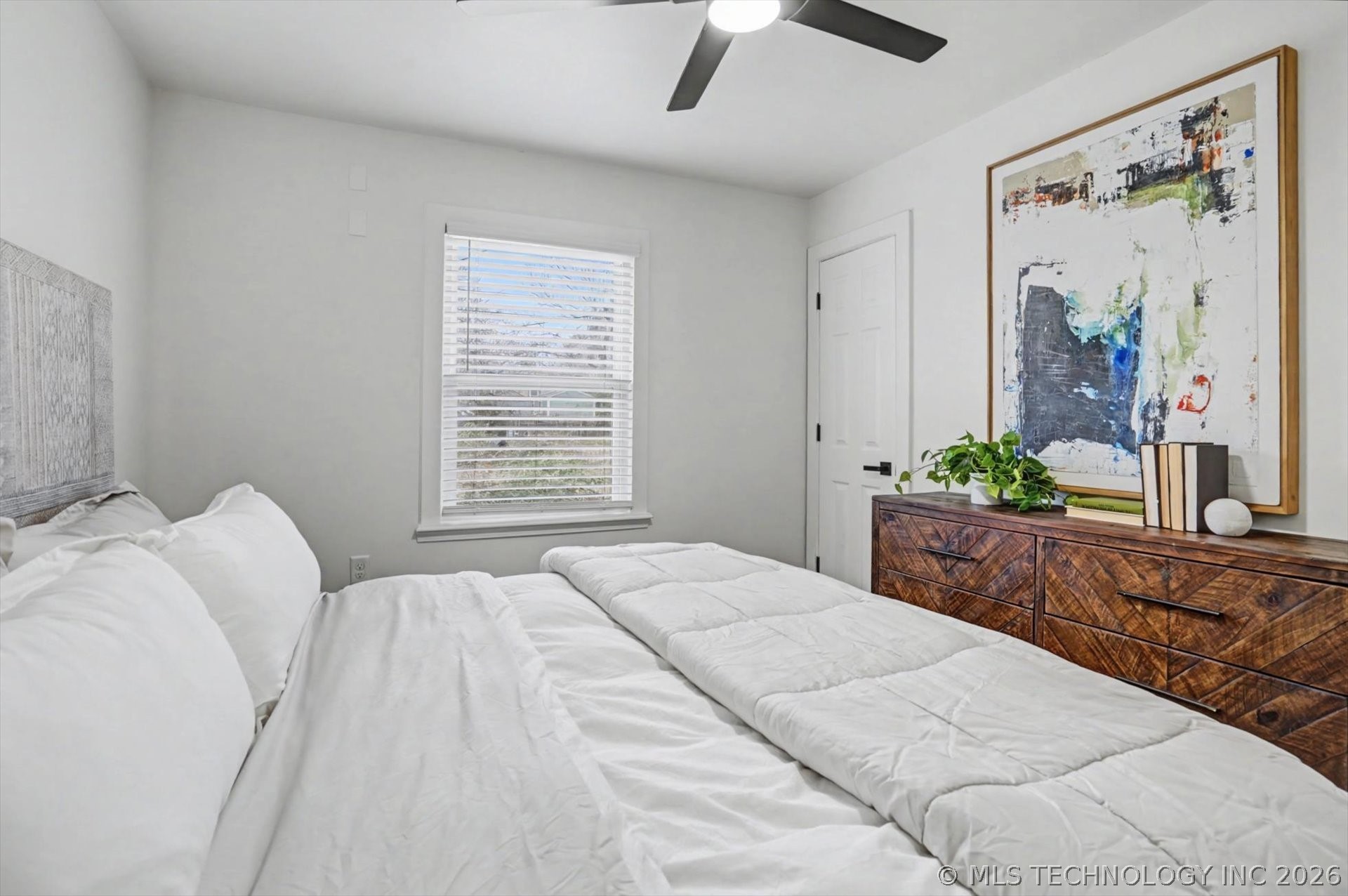 1834 S Hudson Avenue Property Photo 16