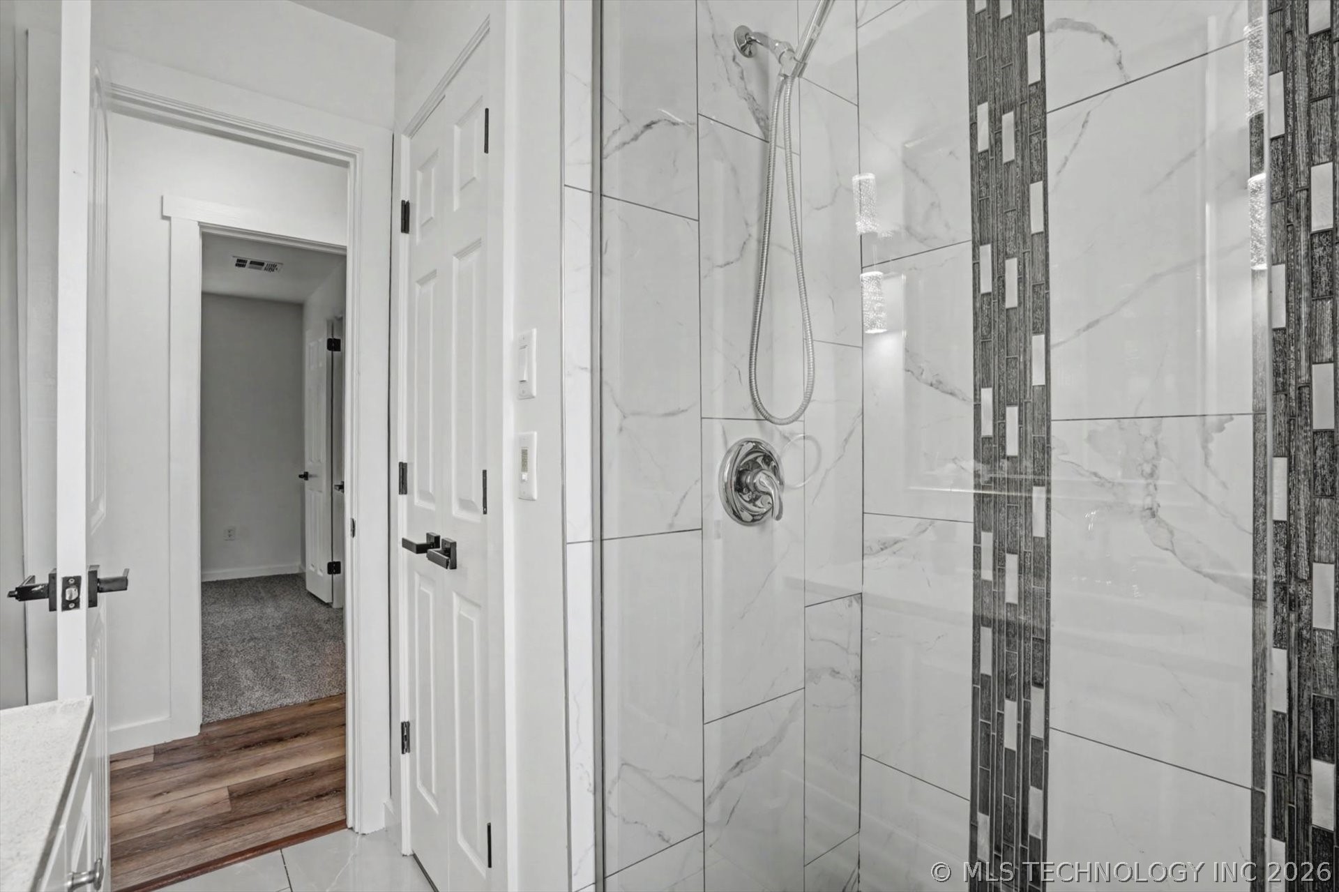 1834 S Hudson Avenue Property Photo 21