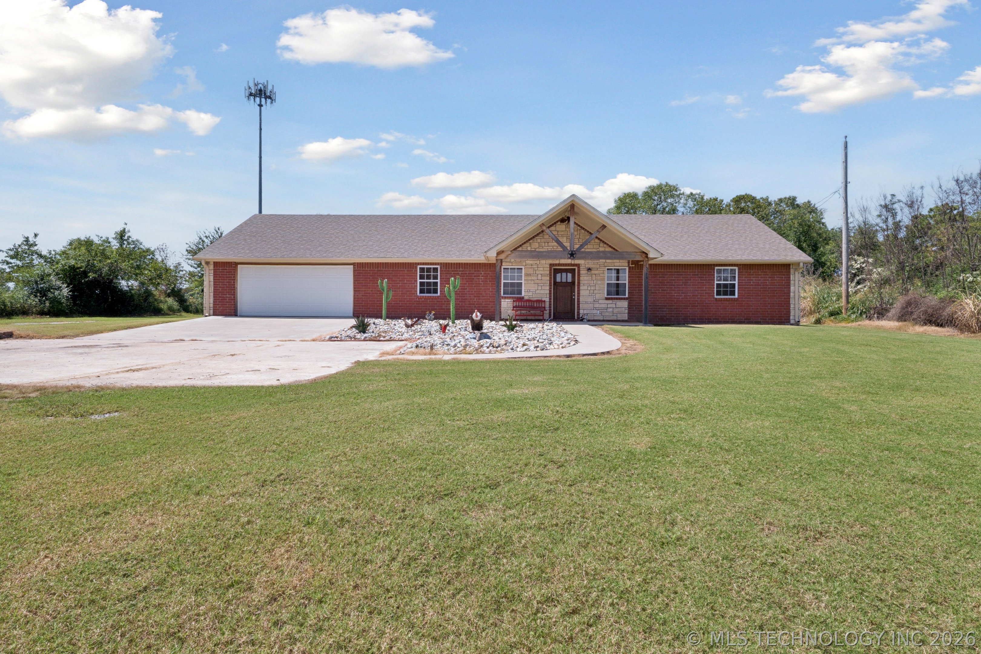 15375 N 247th Road Property Photo 2