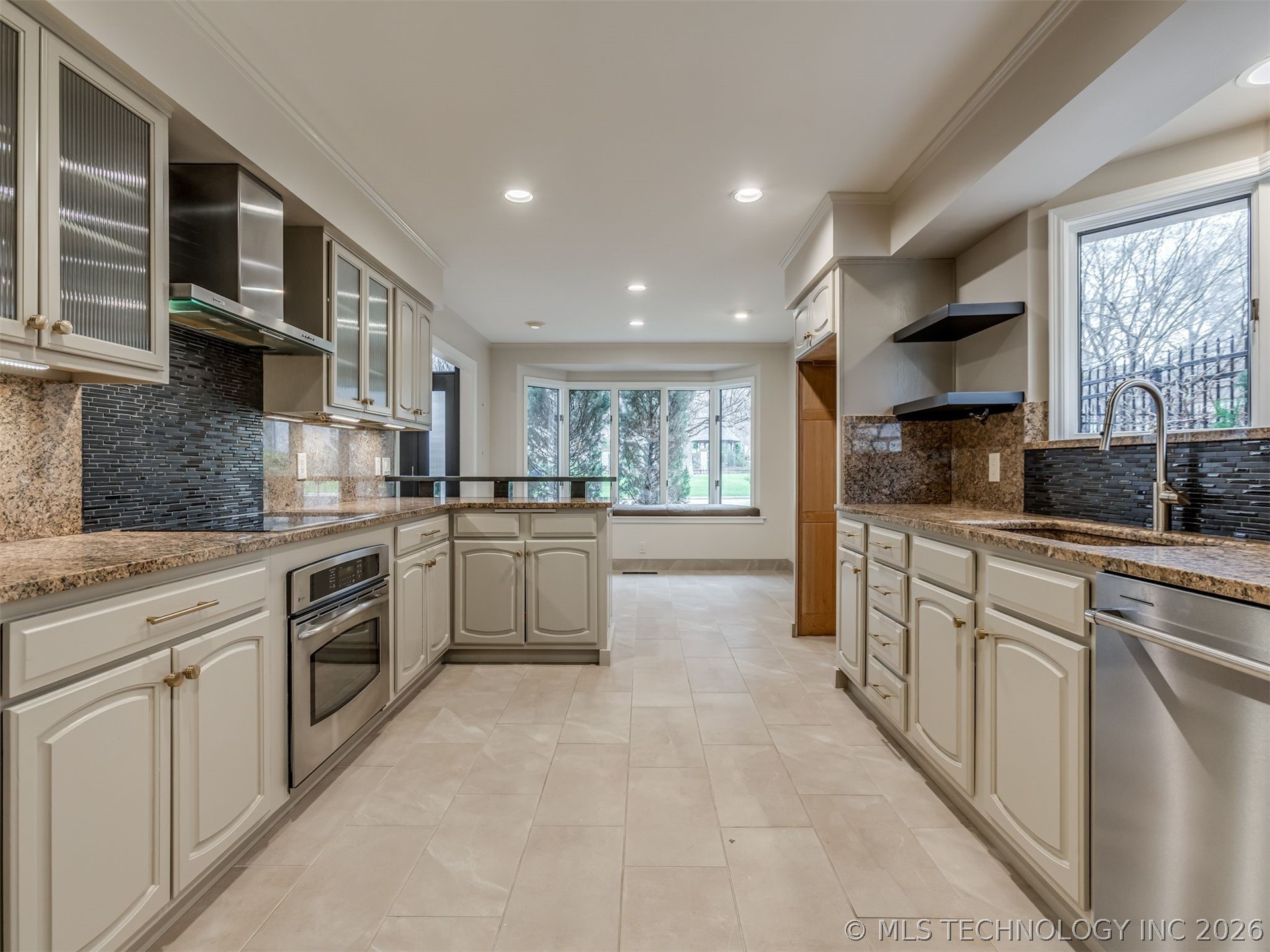 7426 S Gary Place Property Photo 12