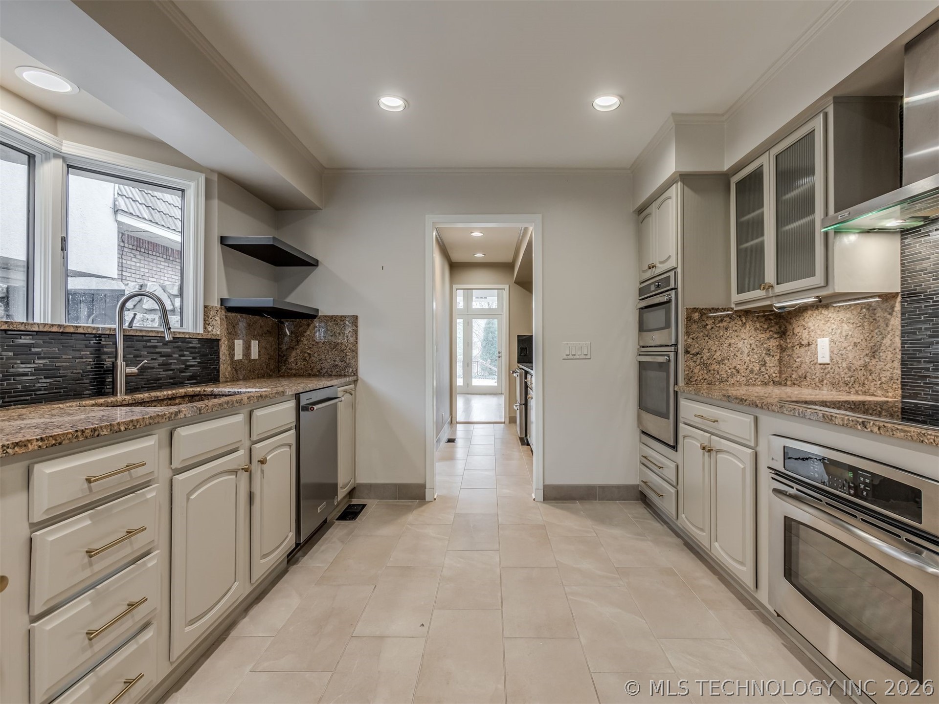 7426 S Gary Place Property Photo 14