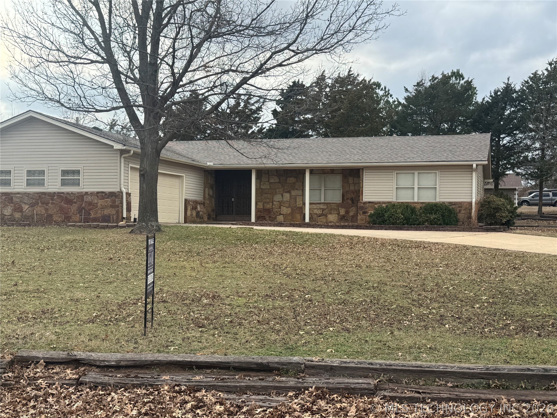 518 Fox Run Court Property Photo 3