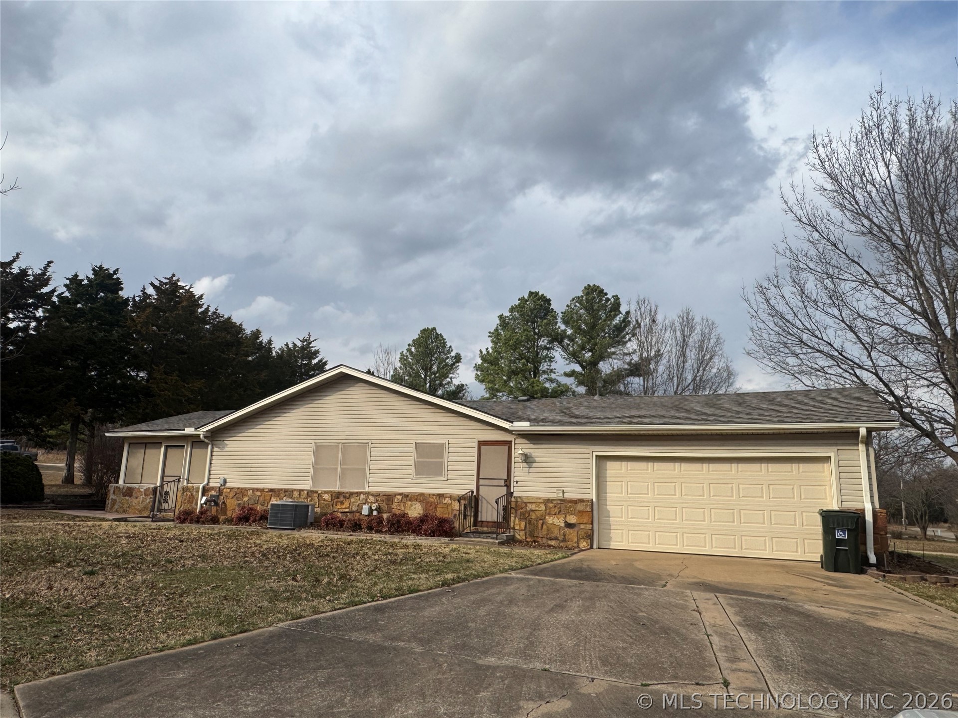 518 Fox Run Court Property Photo 4