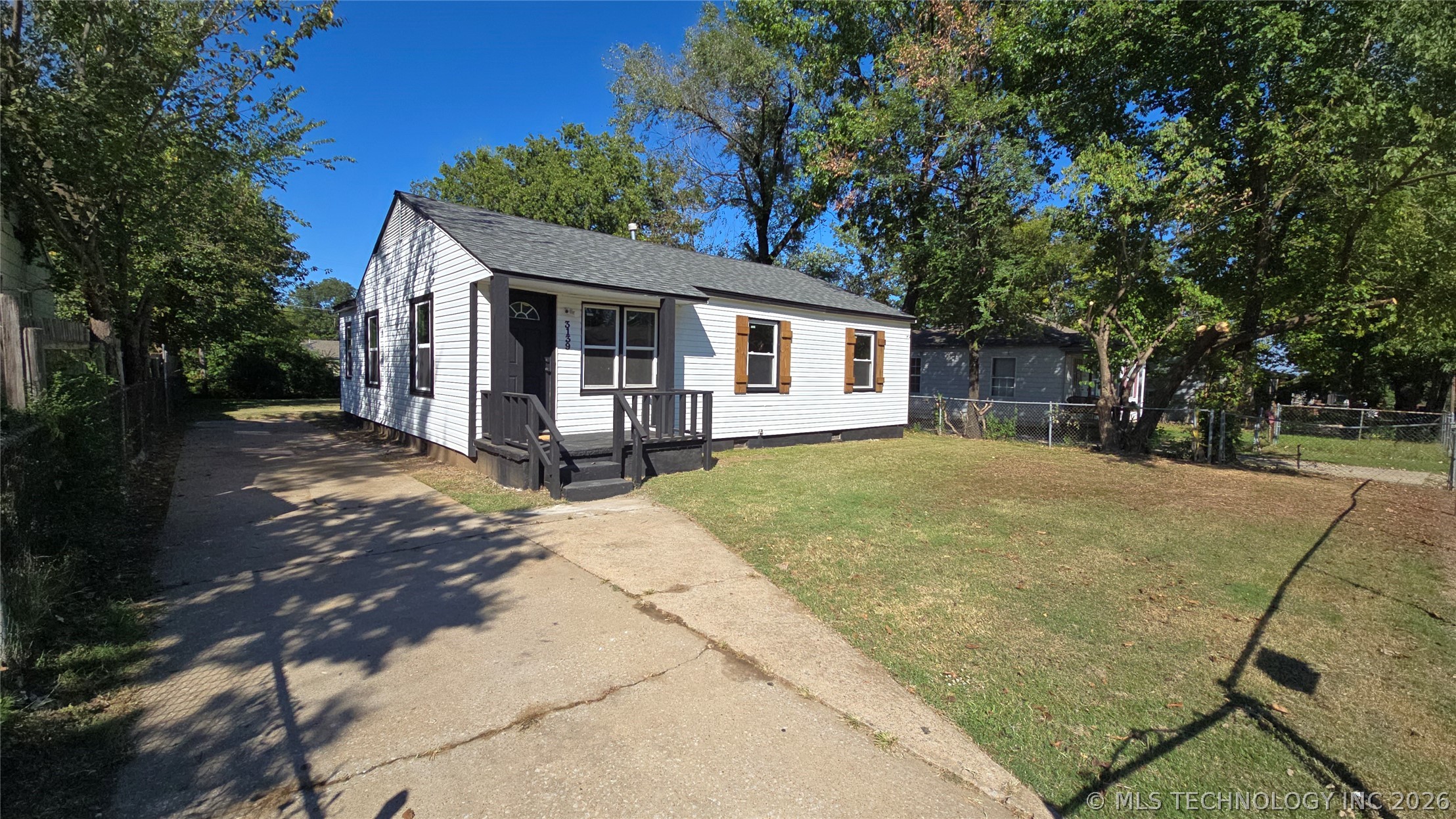 3139 E Woodrow Street Property Photo 1