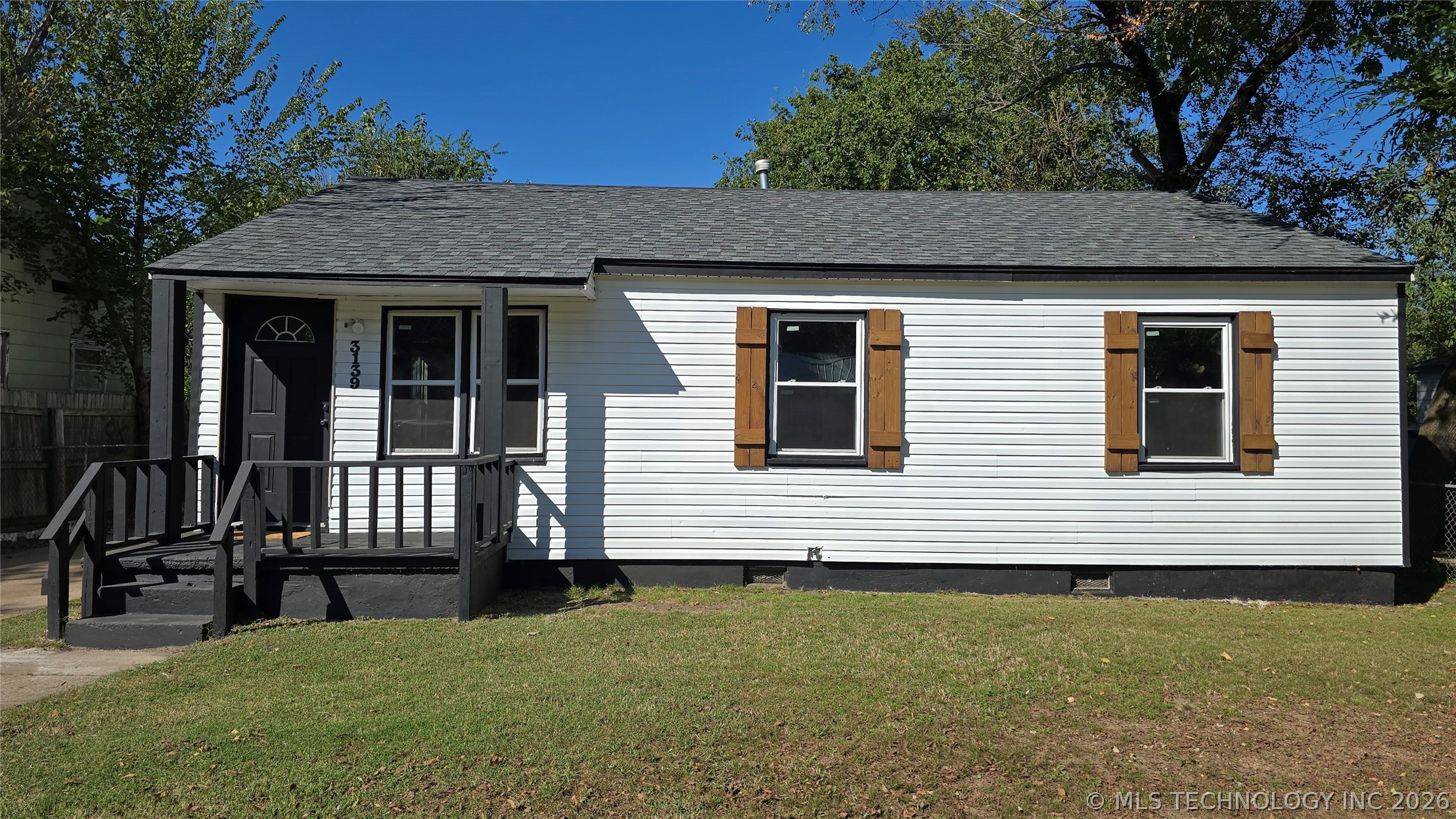 3139 E Woodrow Street Property Photo 2