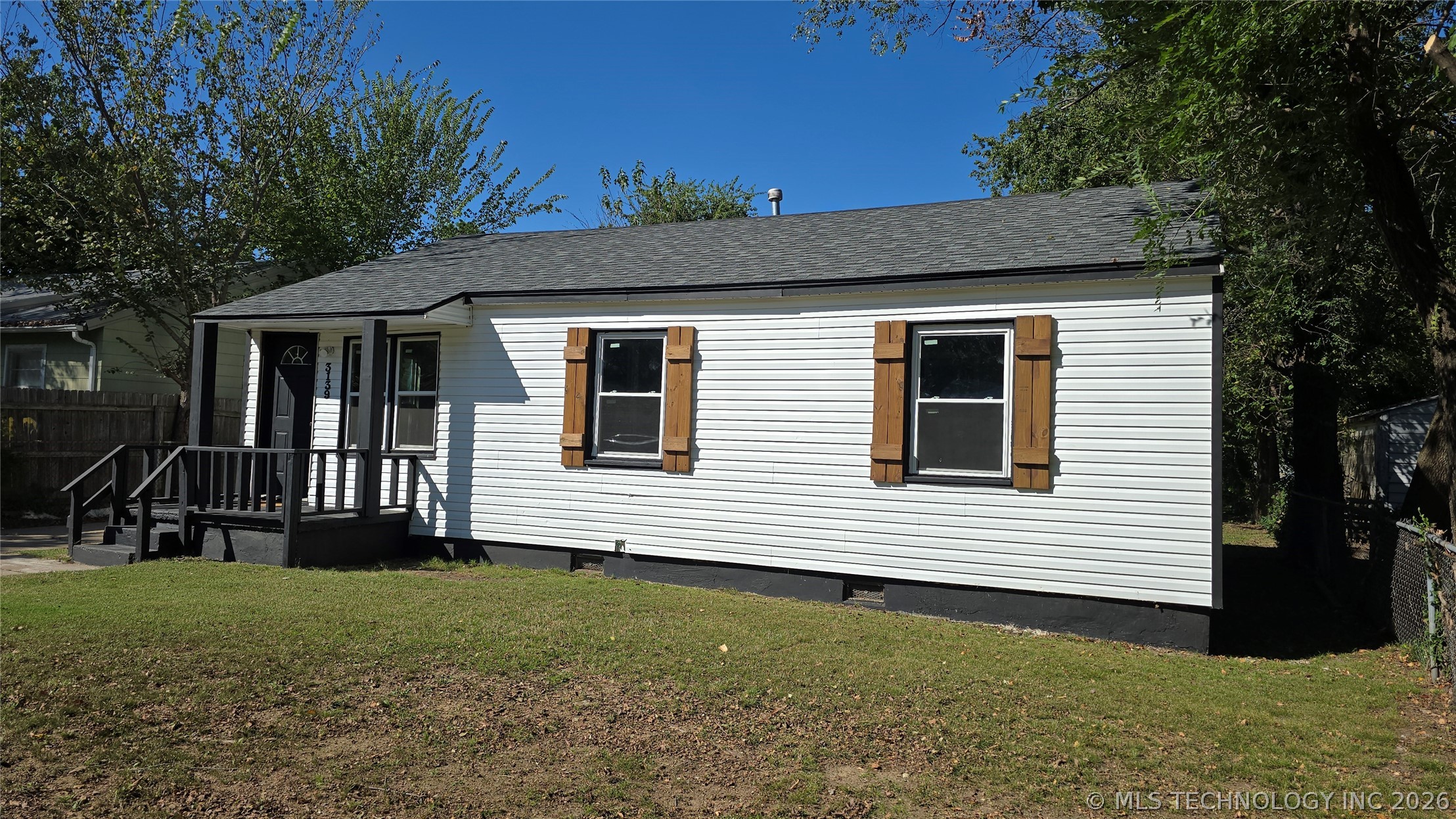 3139 E Woodrow Street Property Photo 4