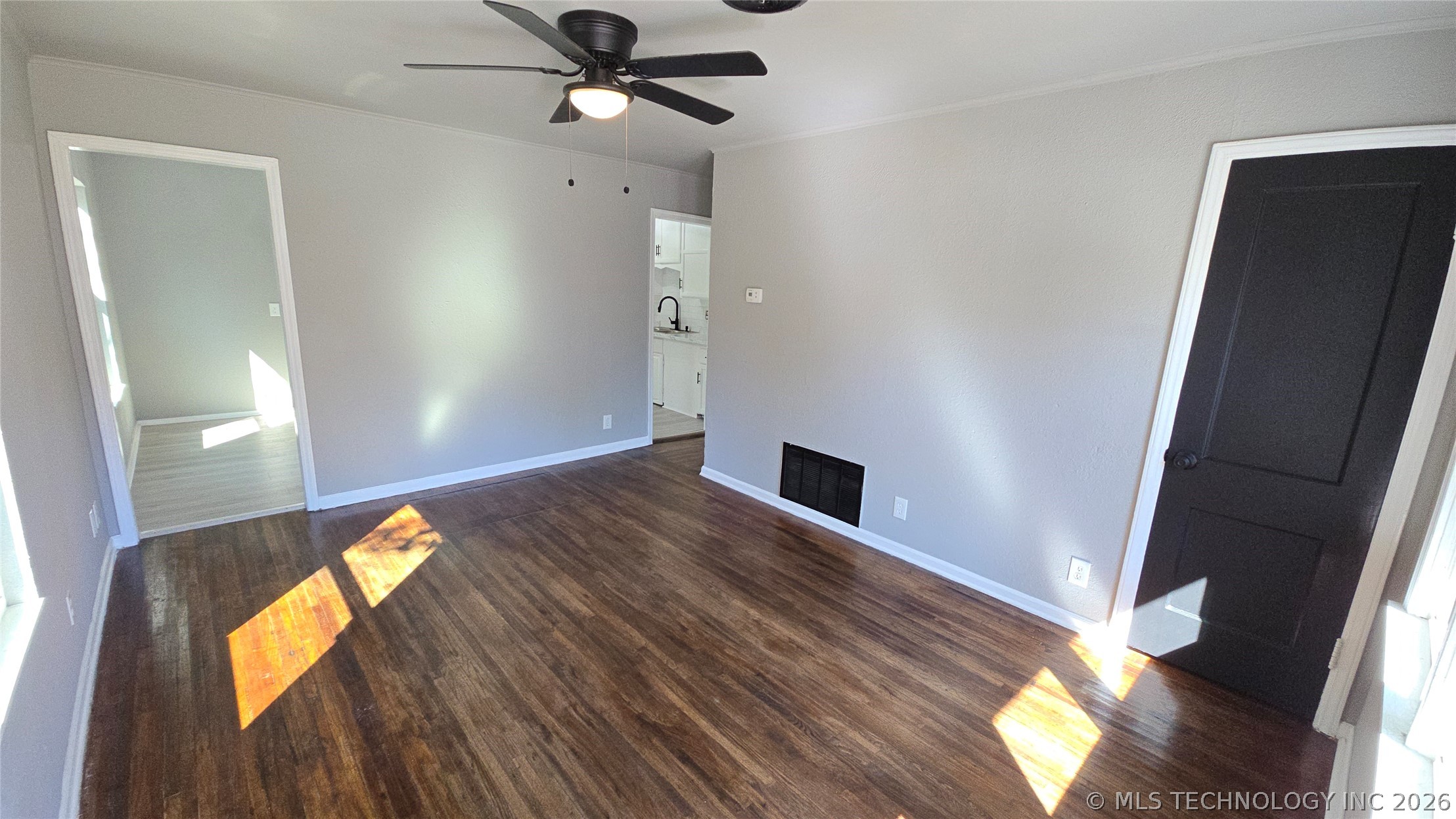 3139 E Woodrow Street Property Photo 6