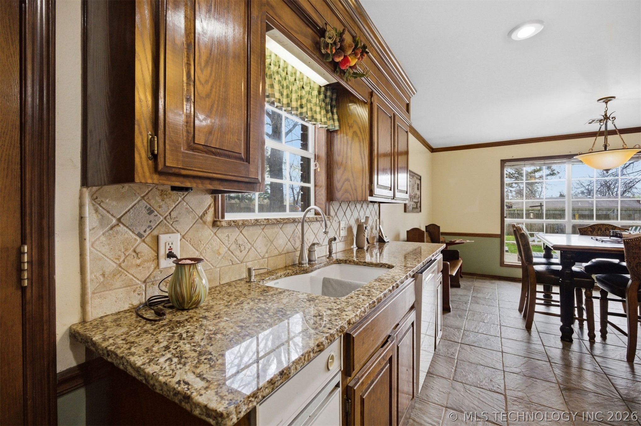 2803 Haskell Boulevard Property Photo 9