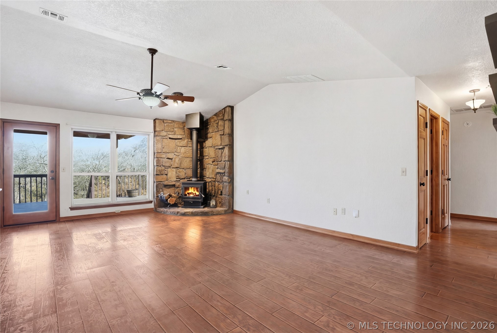 1607 Kingsway Street Property Photo 3