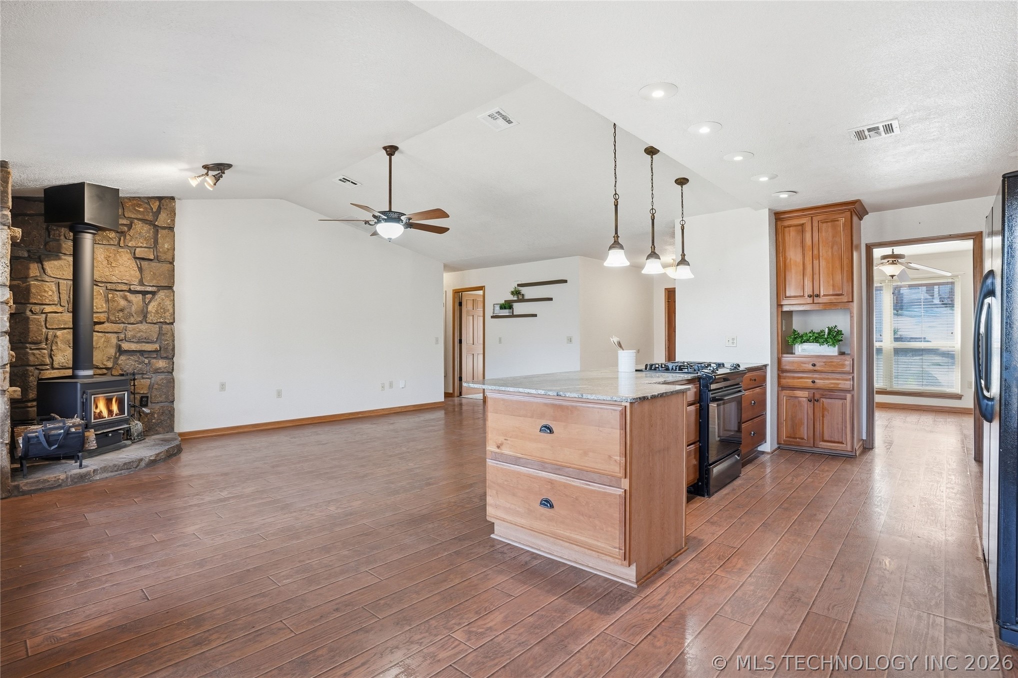 1607 Kingsway Street Property Photo 8