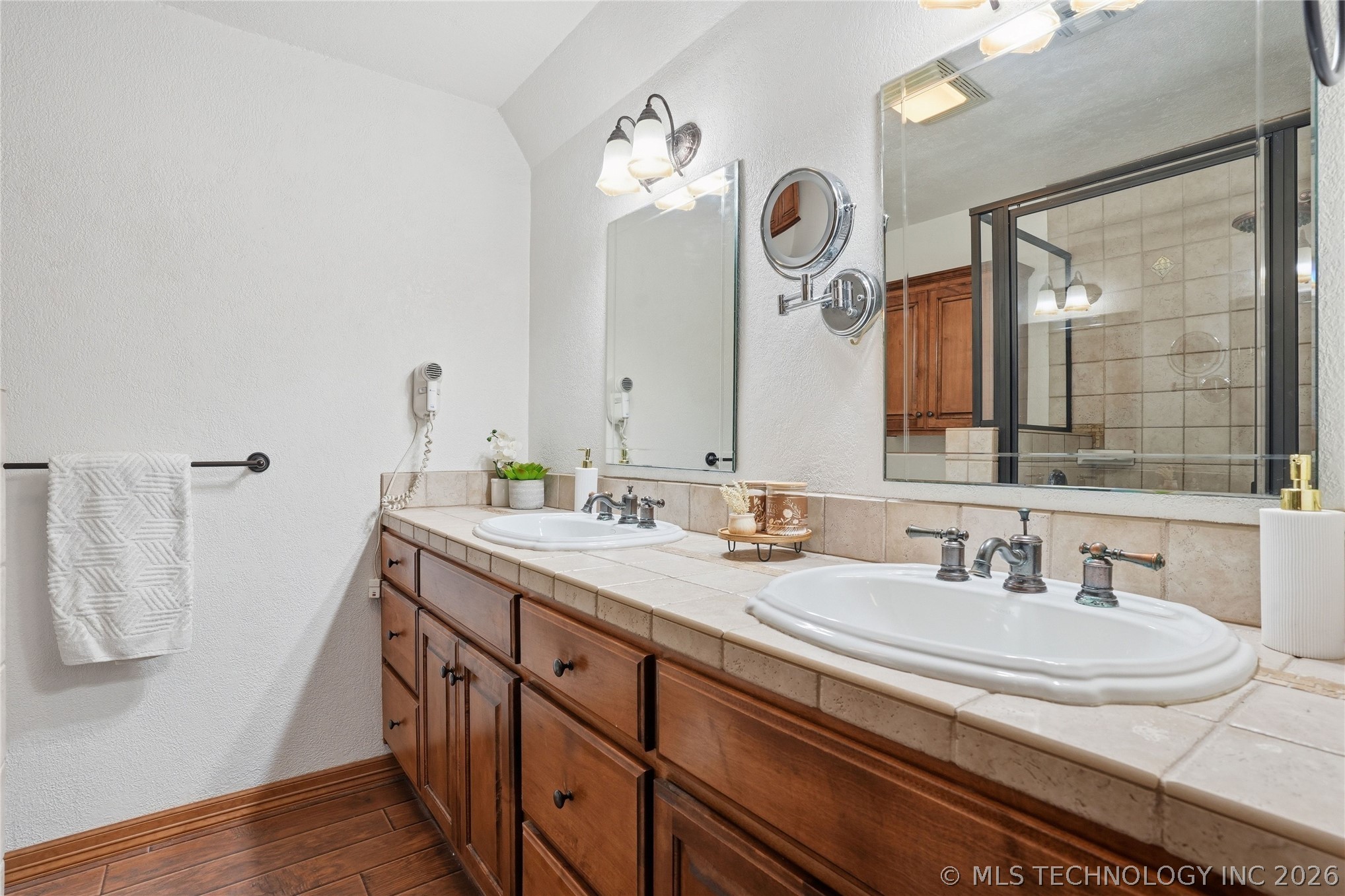 1607 Kingsway Street Property Photo 26