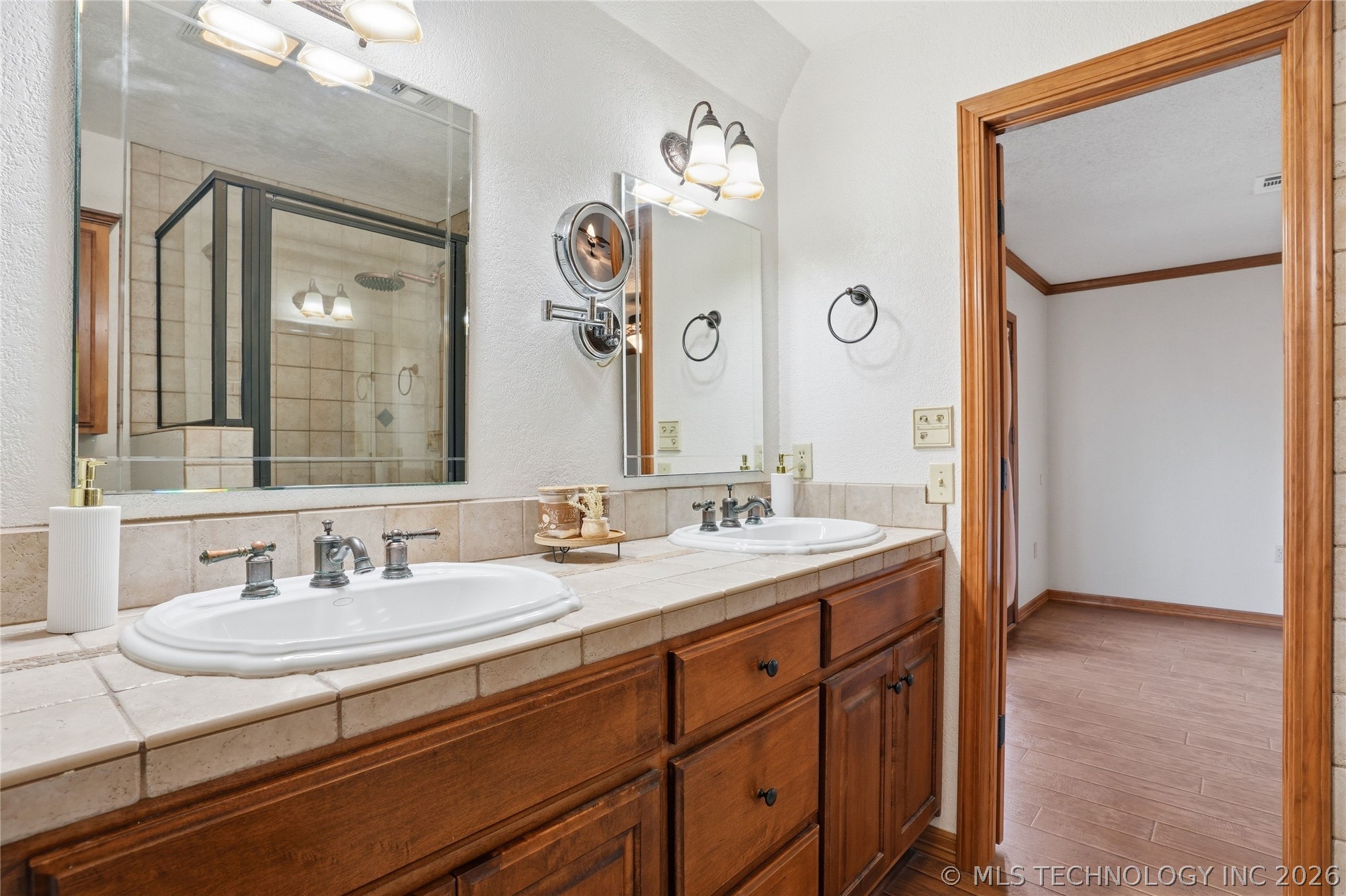 1607 Kingsway Street Property Photo 27