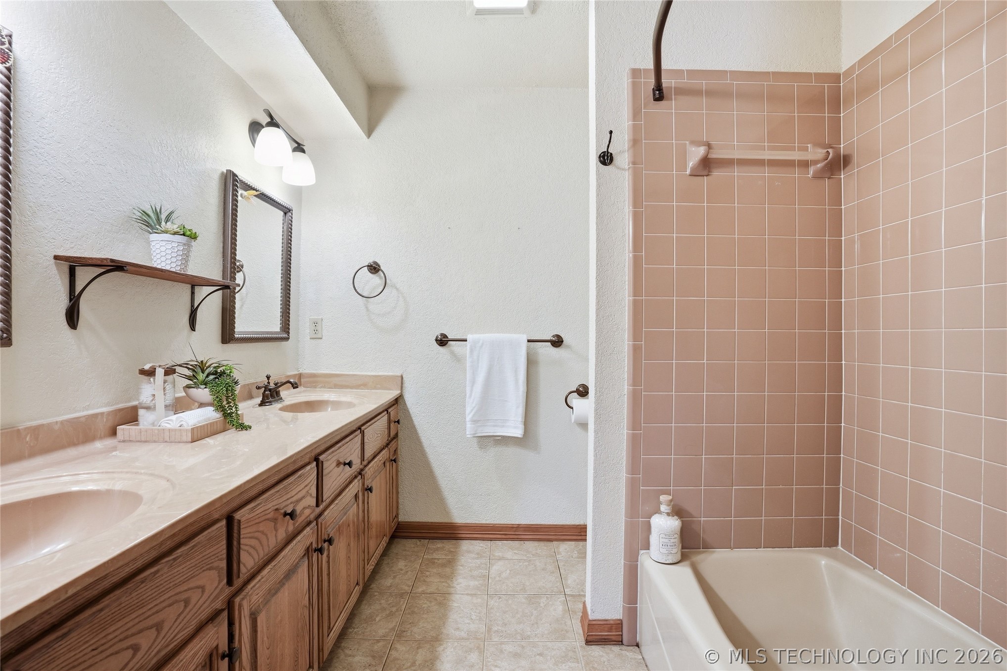 1607 Kingsway Street Property Photo 37