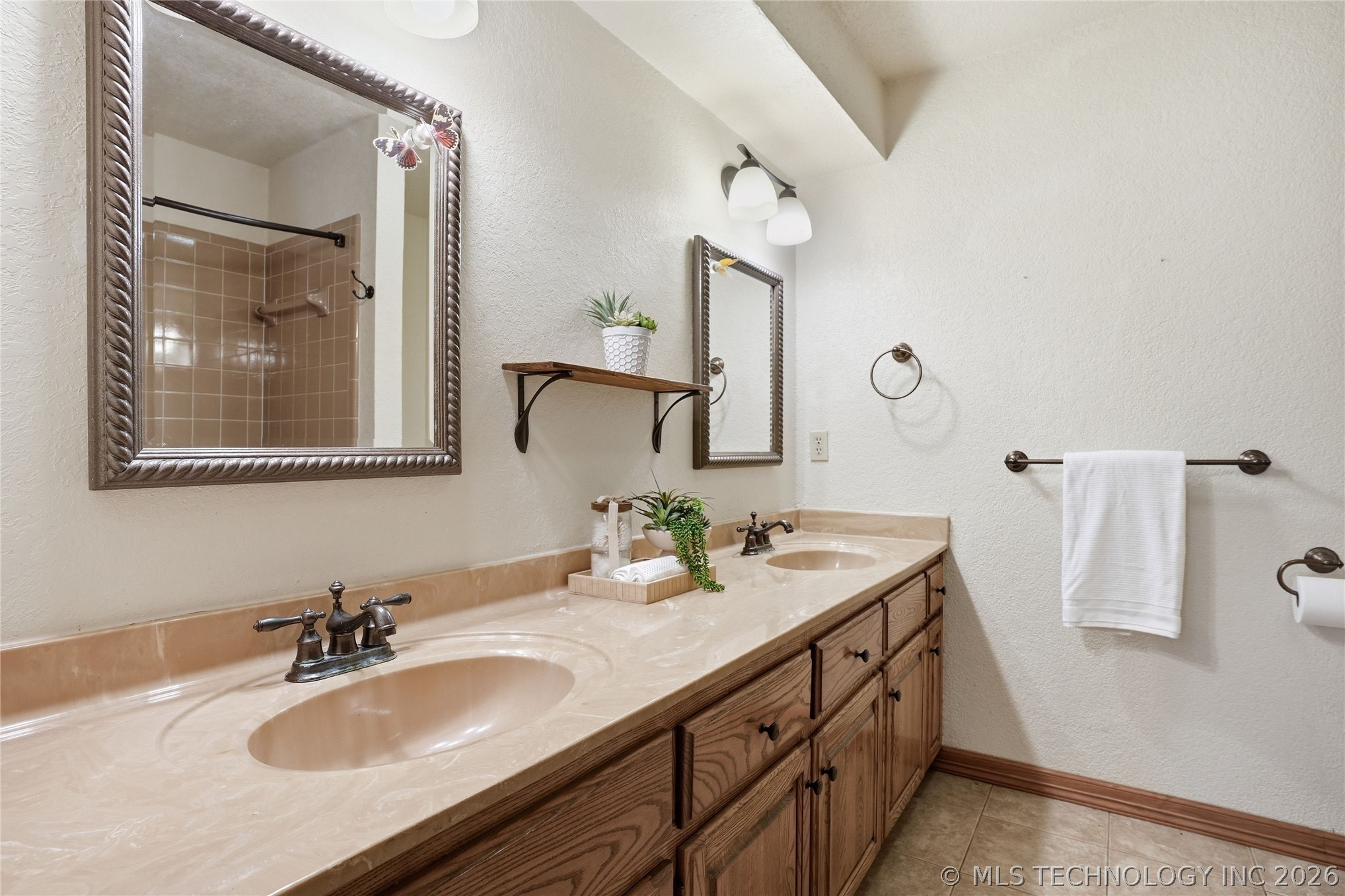 1607 Kingsway Street Property Photo 38