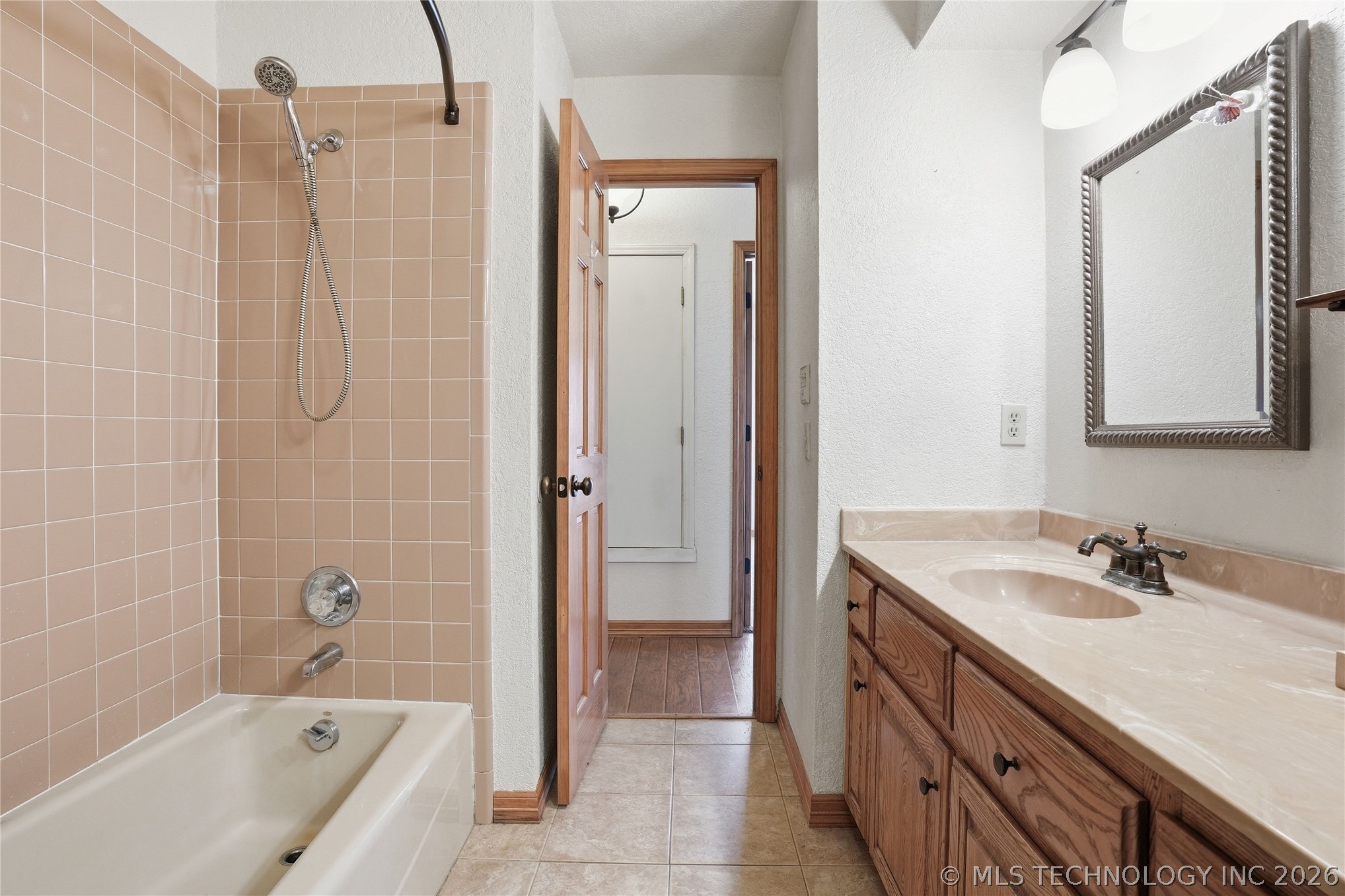 1607 Kingsway Street Property Photo 39
