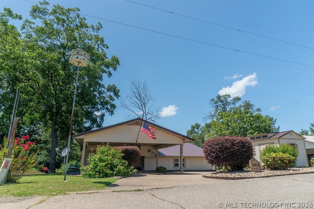 1064 Lakeside Drive Property Photo 3