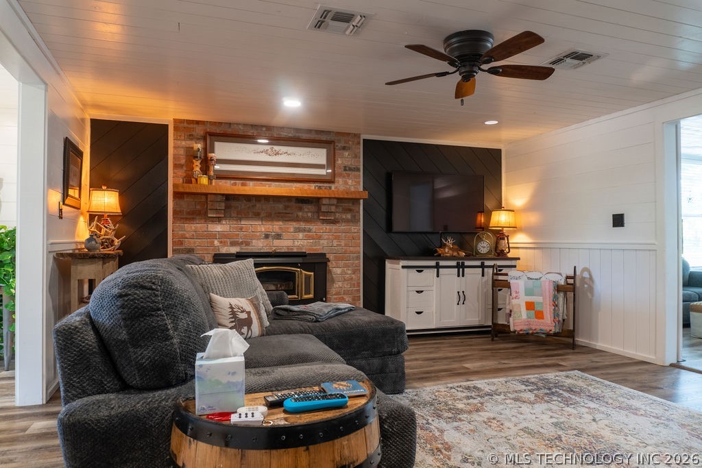 1064 Lakeside Drive Property Photo 10
