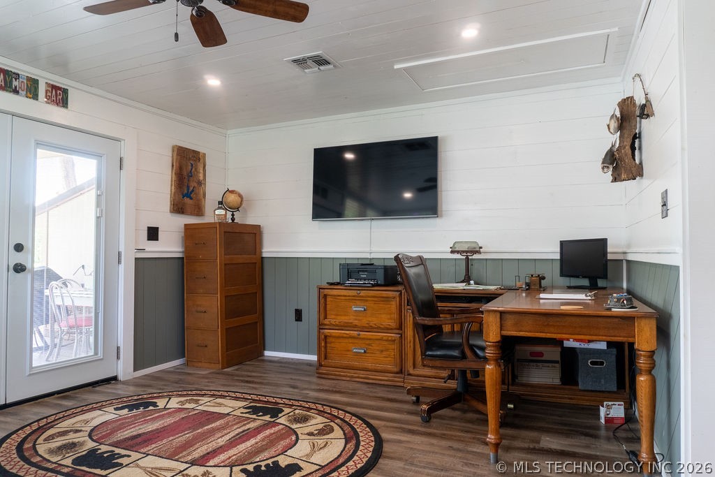 1064 Lakeside Drive Property Photo 29