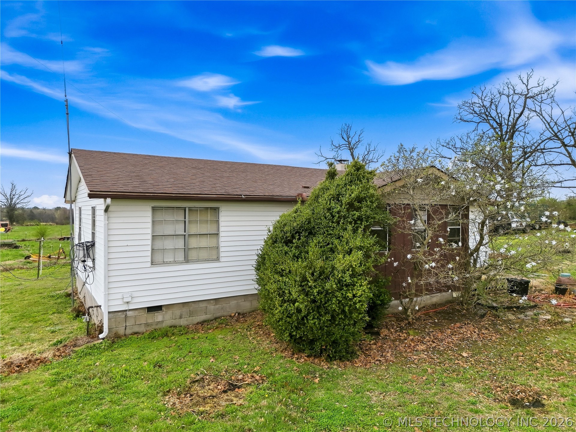 472758 E 730 Road Property Photo 5