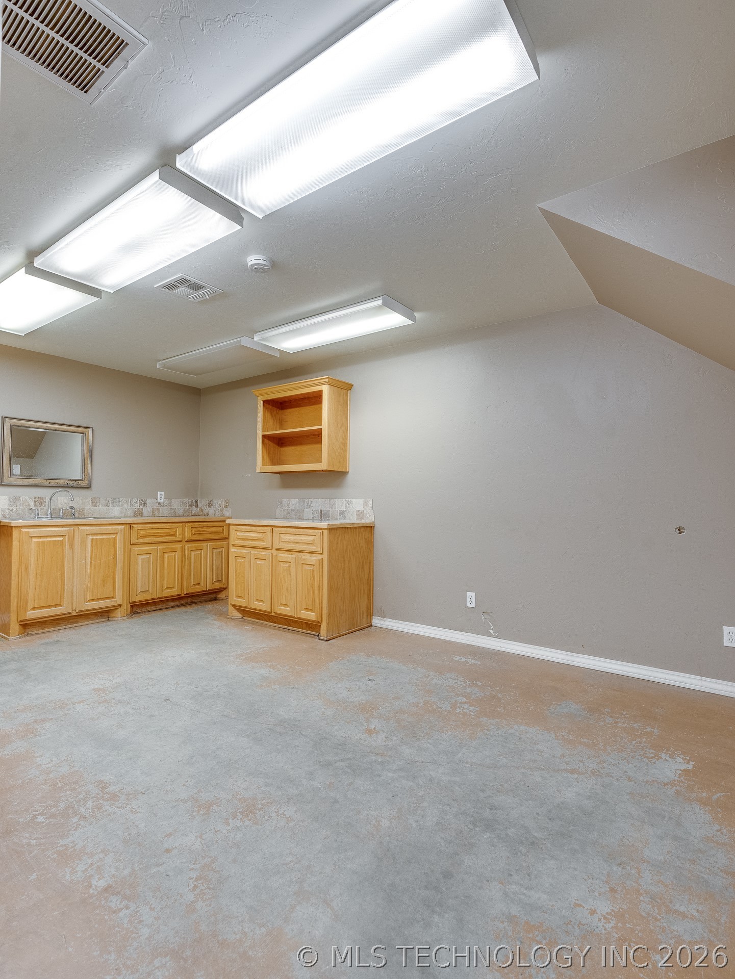 122 N Hickory Street Property Photo 37