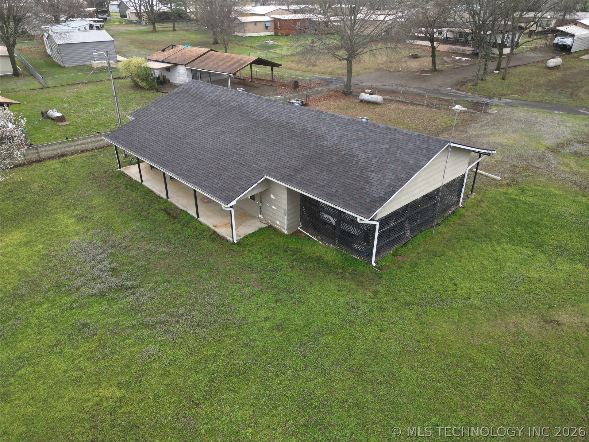 421216 E 1161 Road Property Photo 2