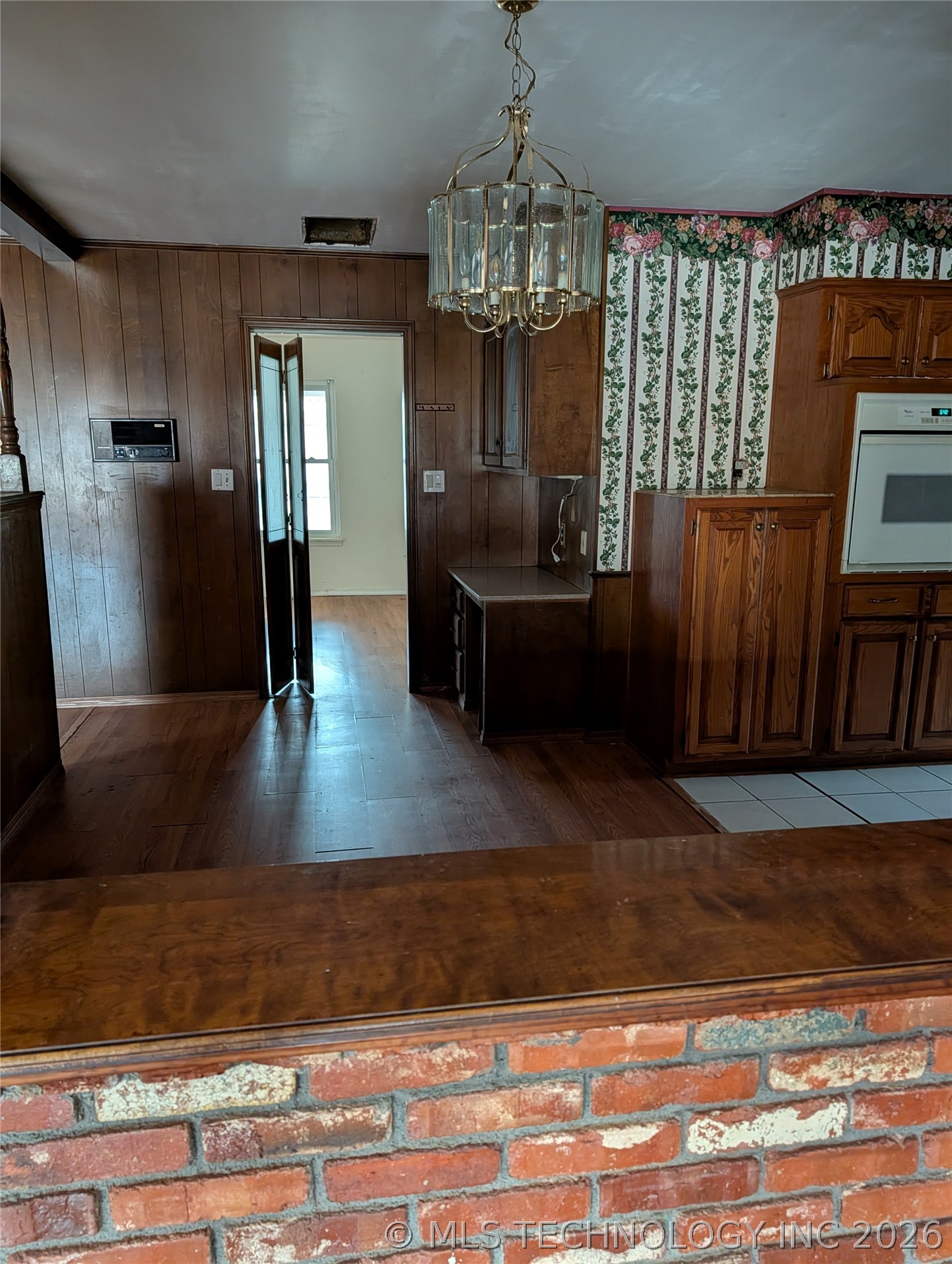 7937 S Florence Avenue Property Photo 6