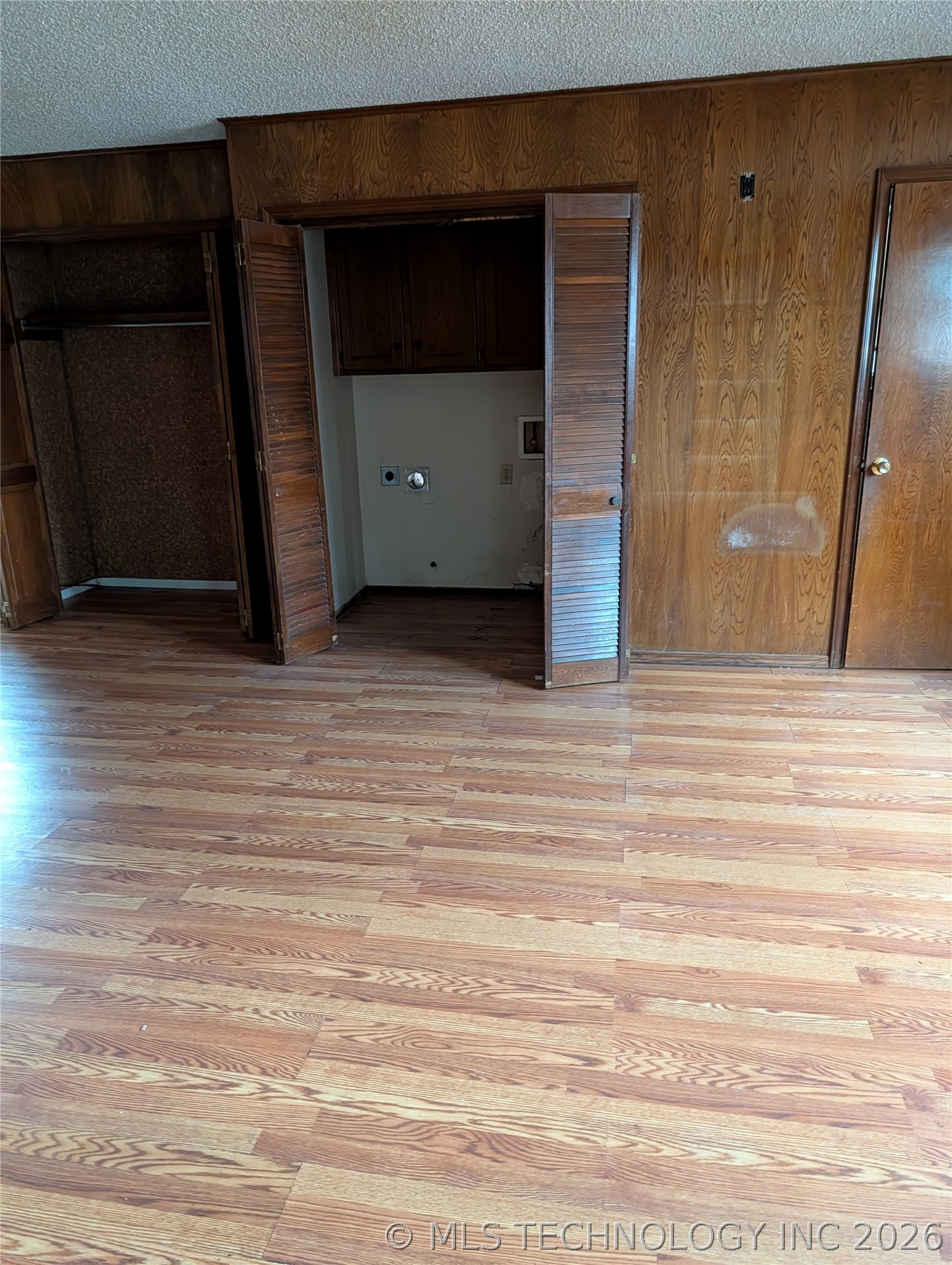 7937 S Florence Avenue Property Photo 12