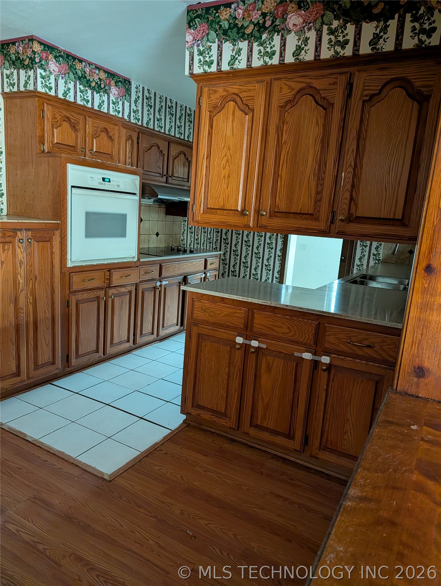 7937 S Florence Avenue Property Photo 13