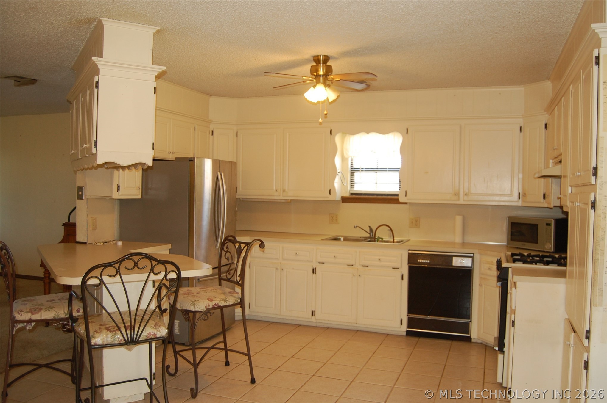 24320 C Street Property Photo 6