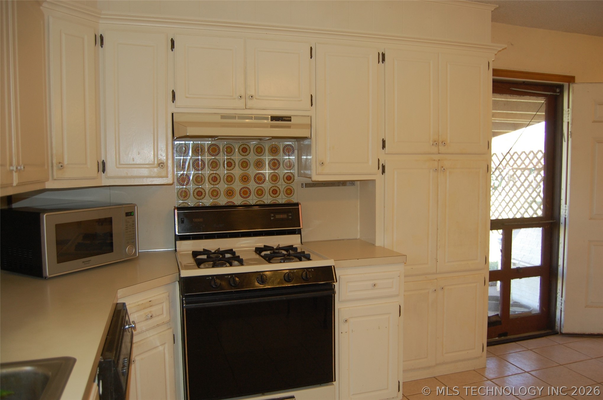 24320 C Street Property Photo 8