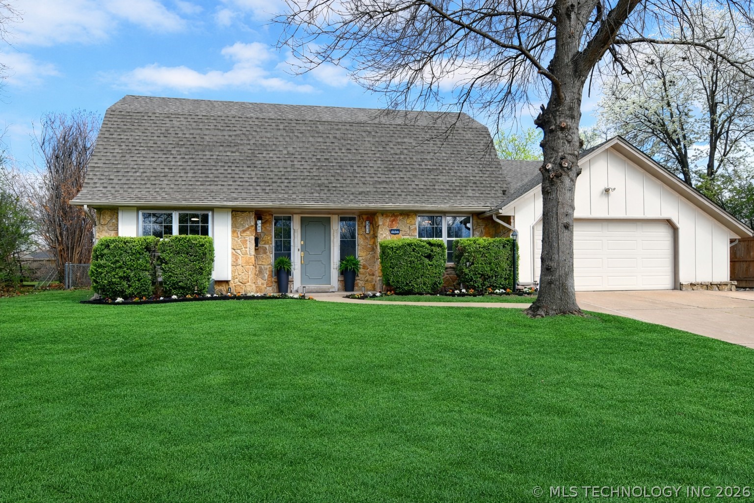 5923 E 48th Street Property Photo 1