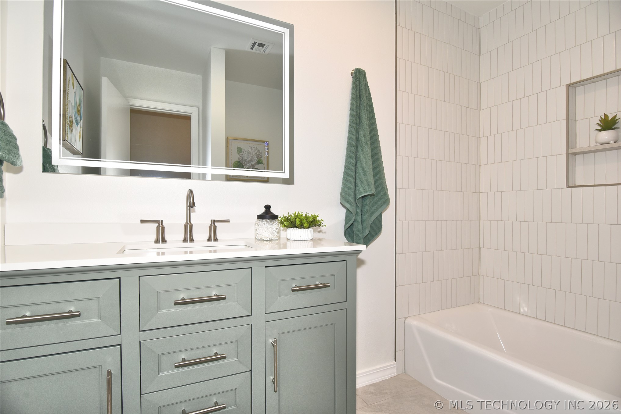 5923 E 48th Street Property Photo 18