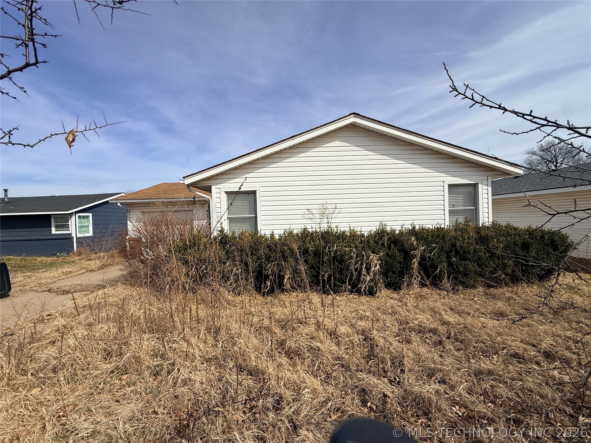 4825 S Lawton Avenue Property Photo 3