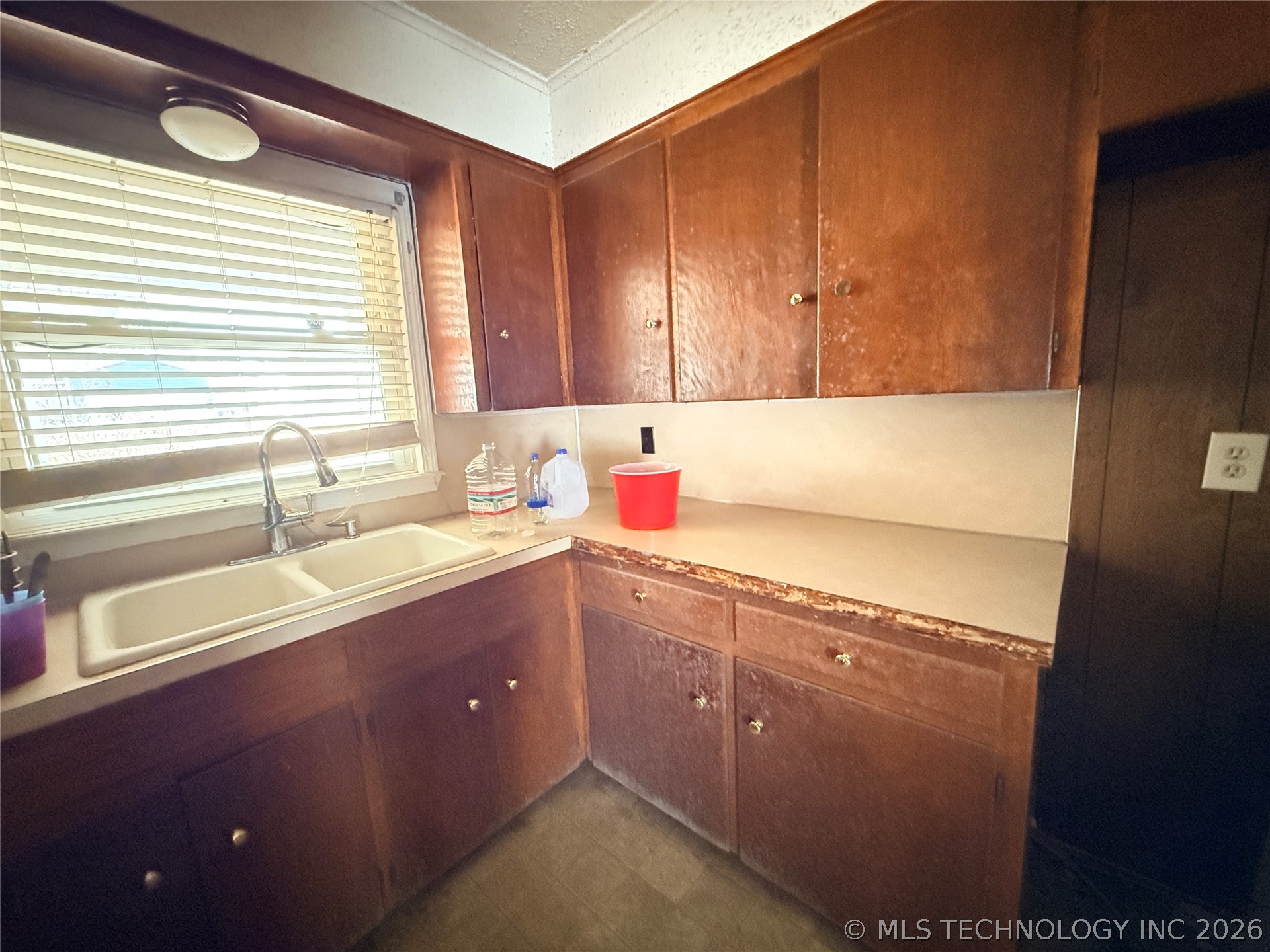 4825 S Lawton Avenue Property Photo 22