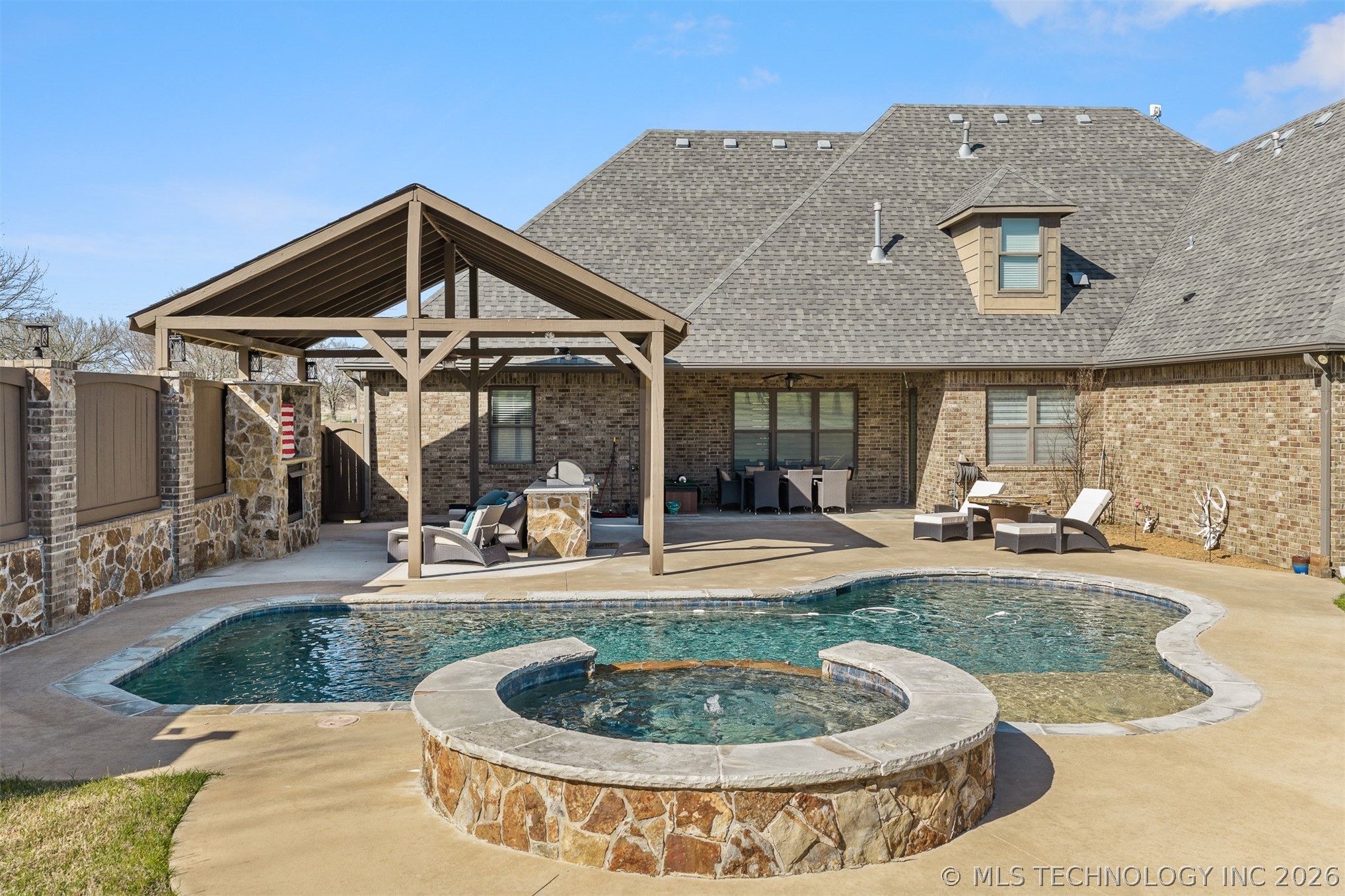 1451 Gateway Road Property Photo 2
