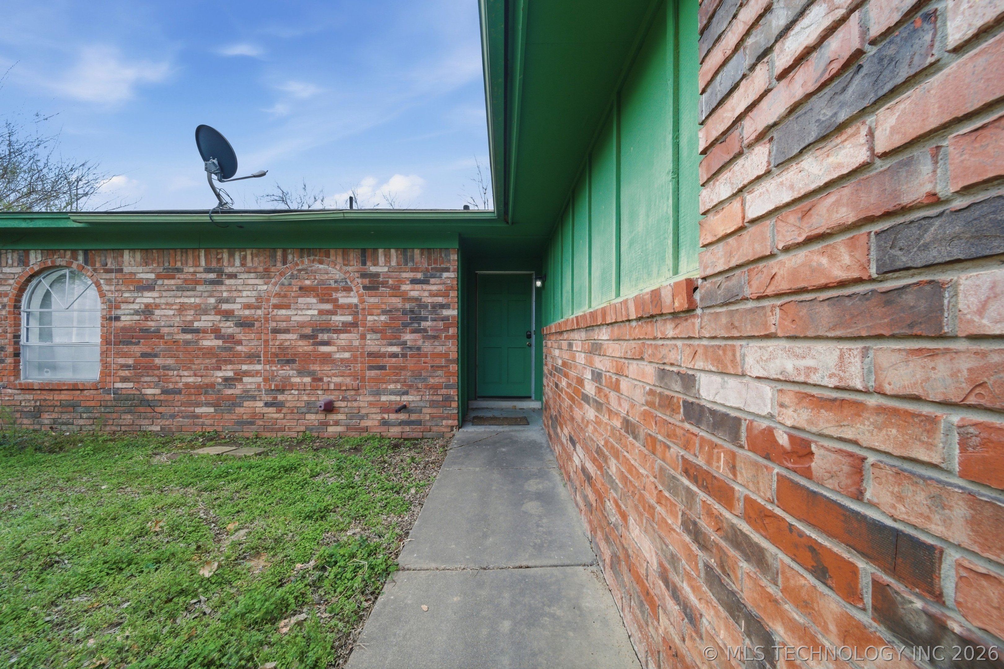 11552 E 27th Court Property Photo 3