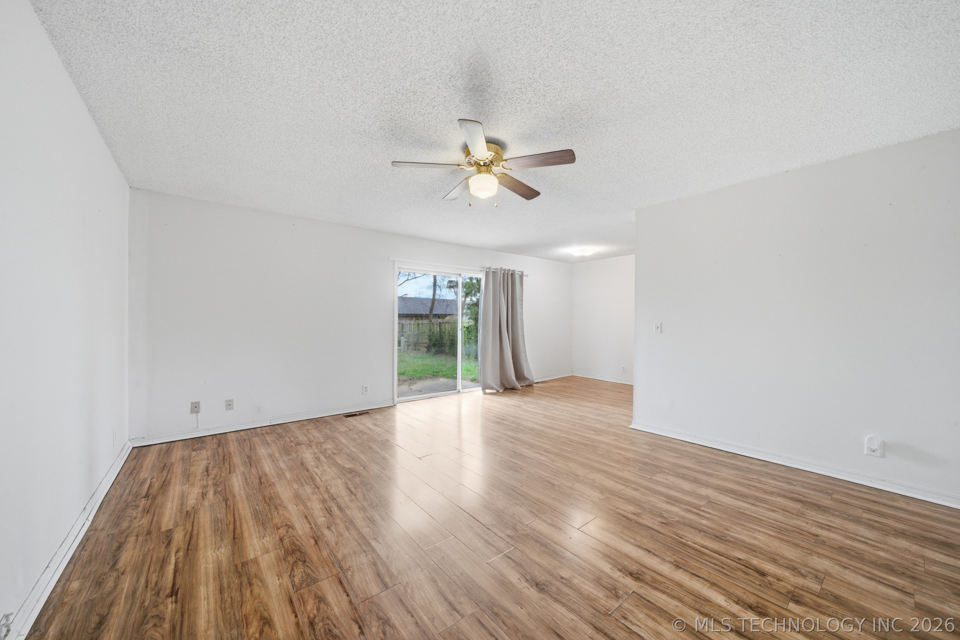 11552 E 27th Court Property Photo 5
