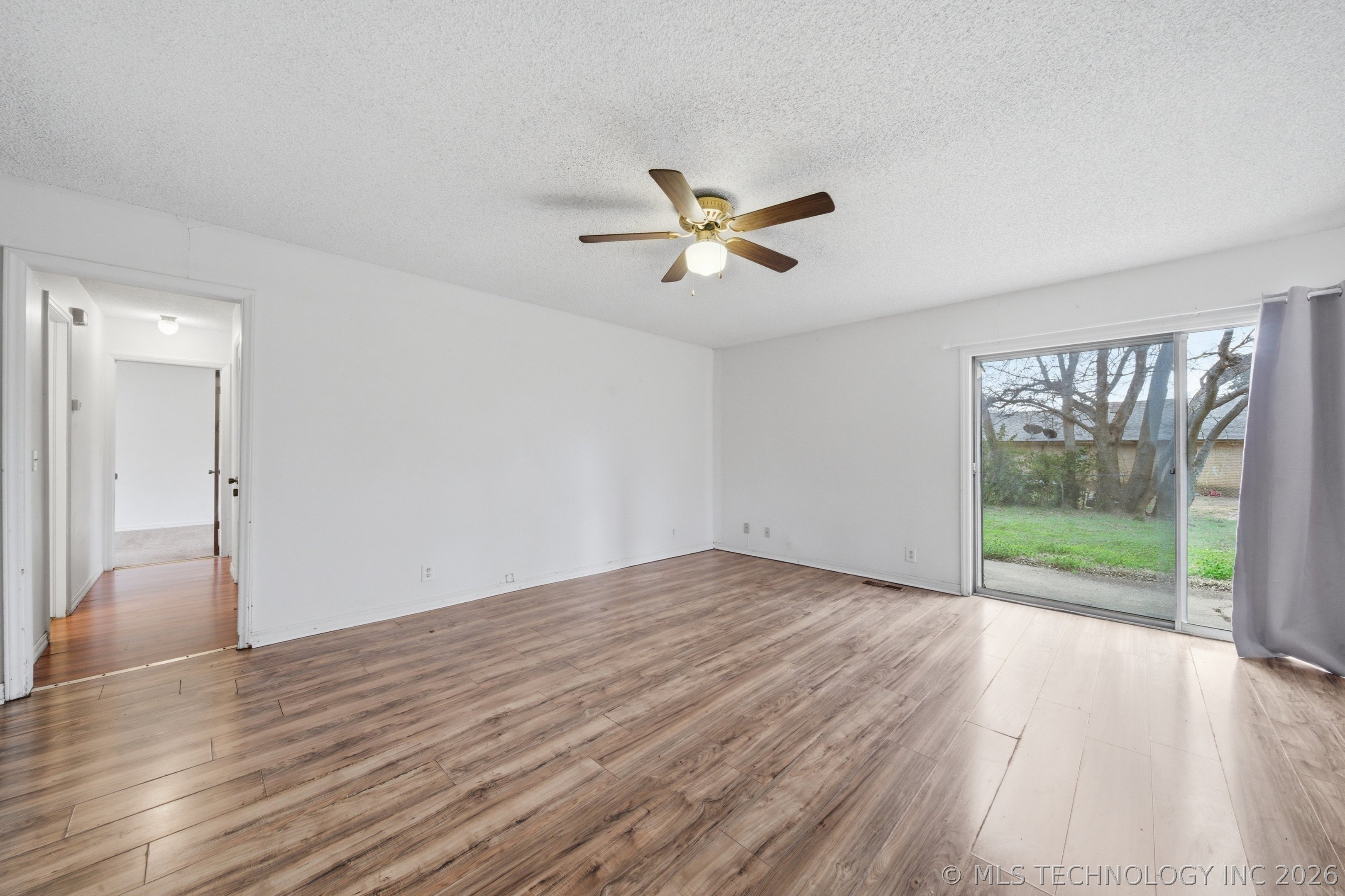 11552 E 27th Court Property Photo 6