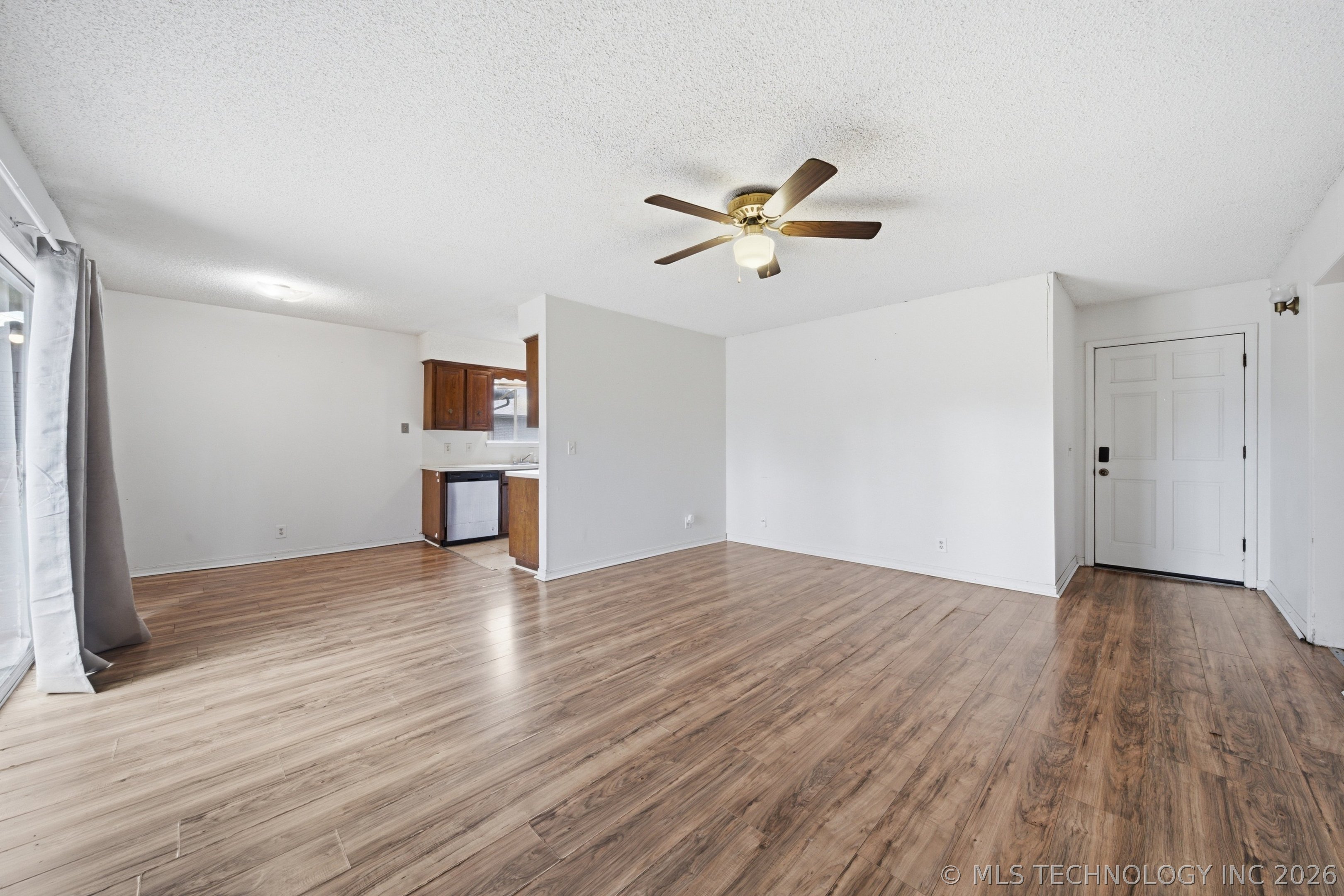 11552 E 27th Court Property Photo 7