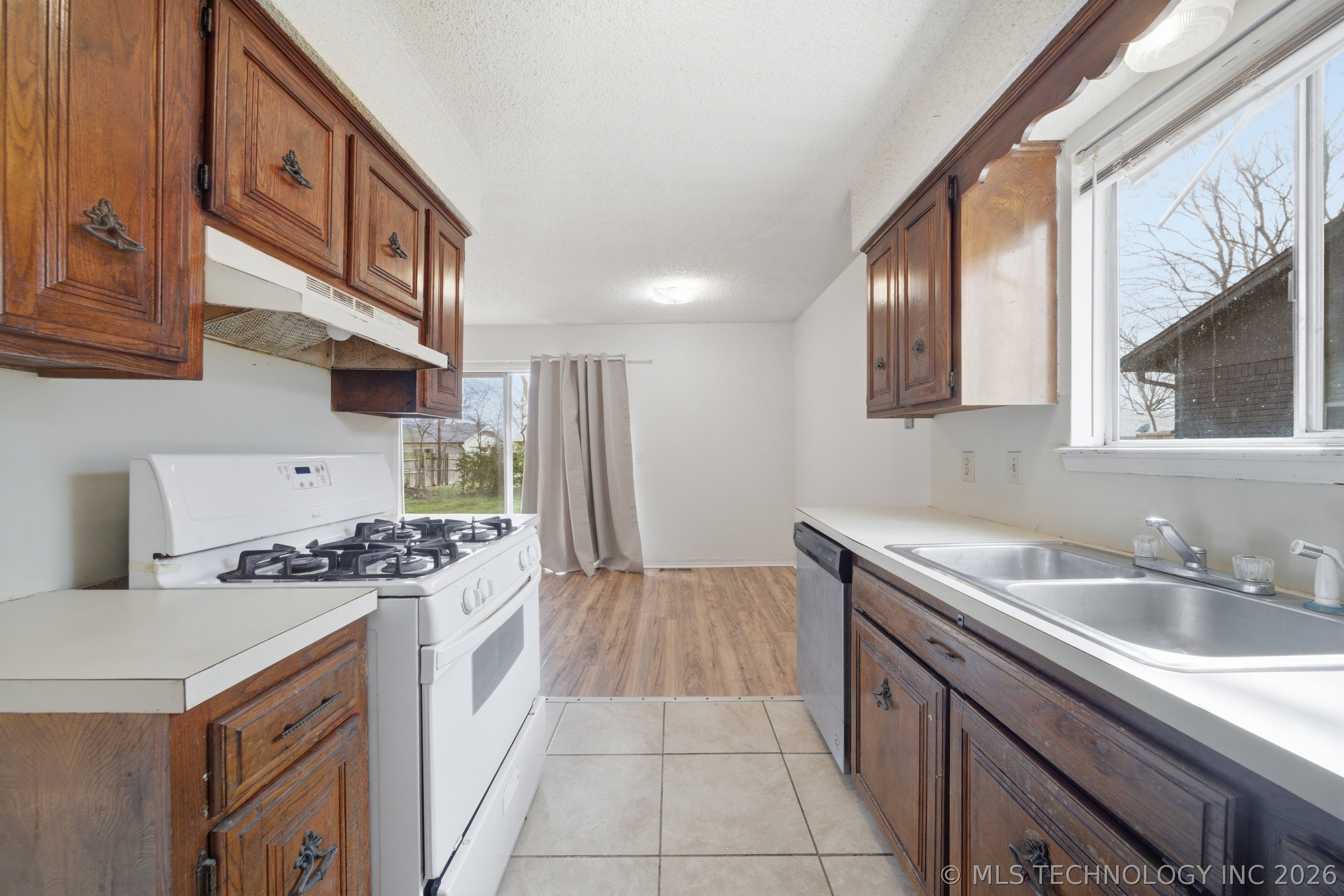 11552 E 27th Court Property Photo 11