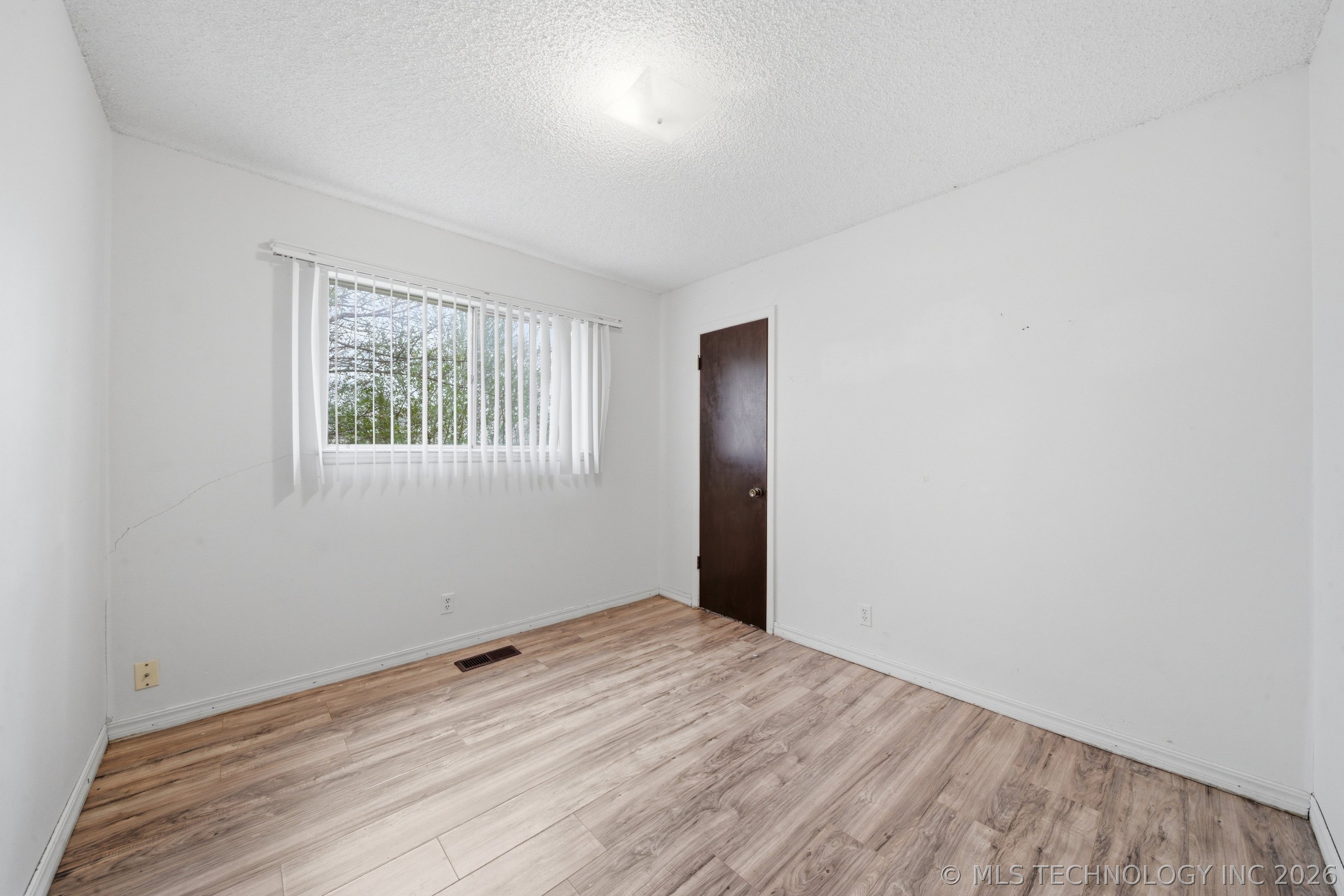 11552 E 27th Court Property Photo 16