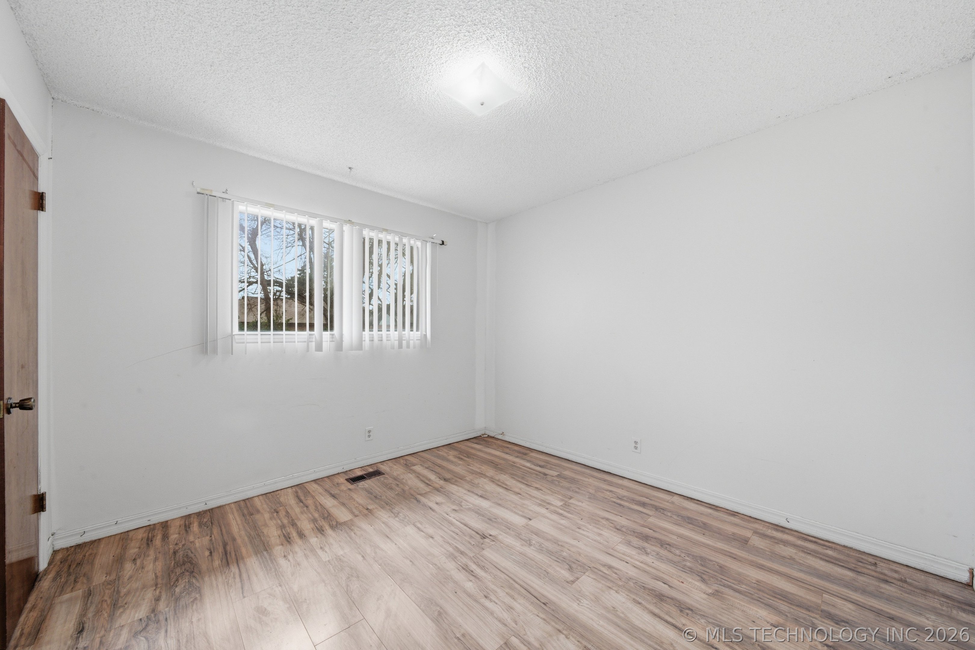 11552 E 27th Court Property Photo 18