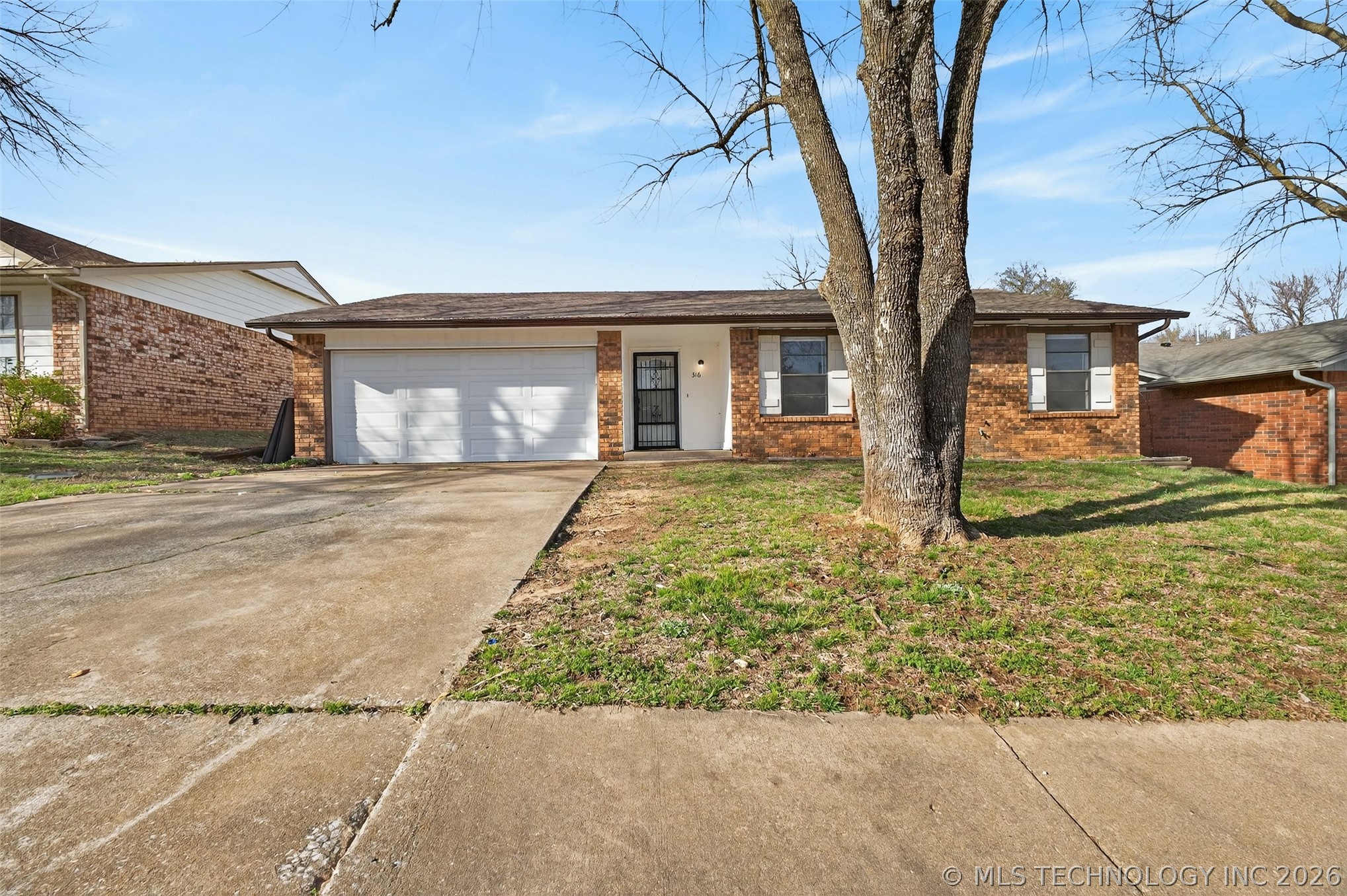 316 E Vicksburg Street Property Photo 1